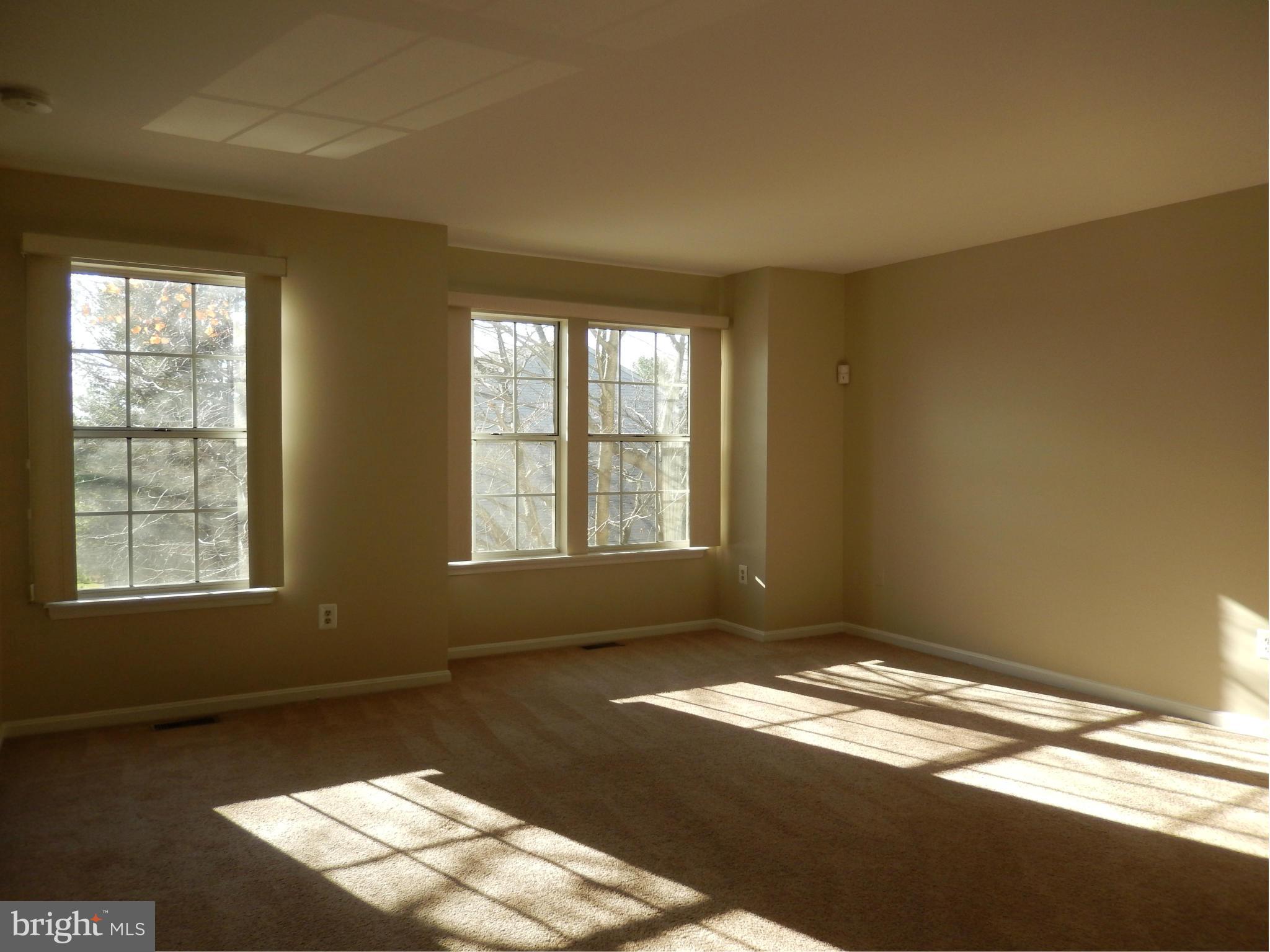 COURTLAND MANOR - Residential Lease