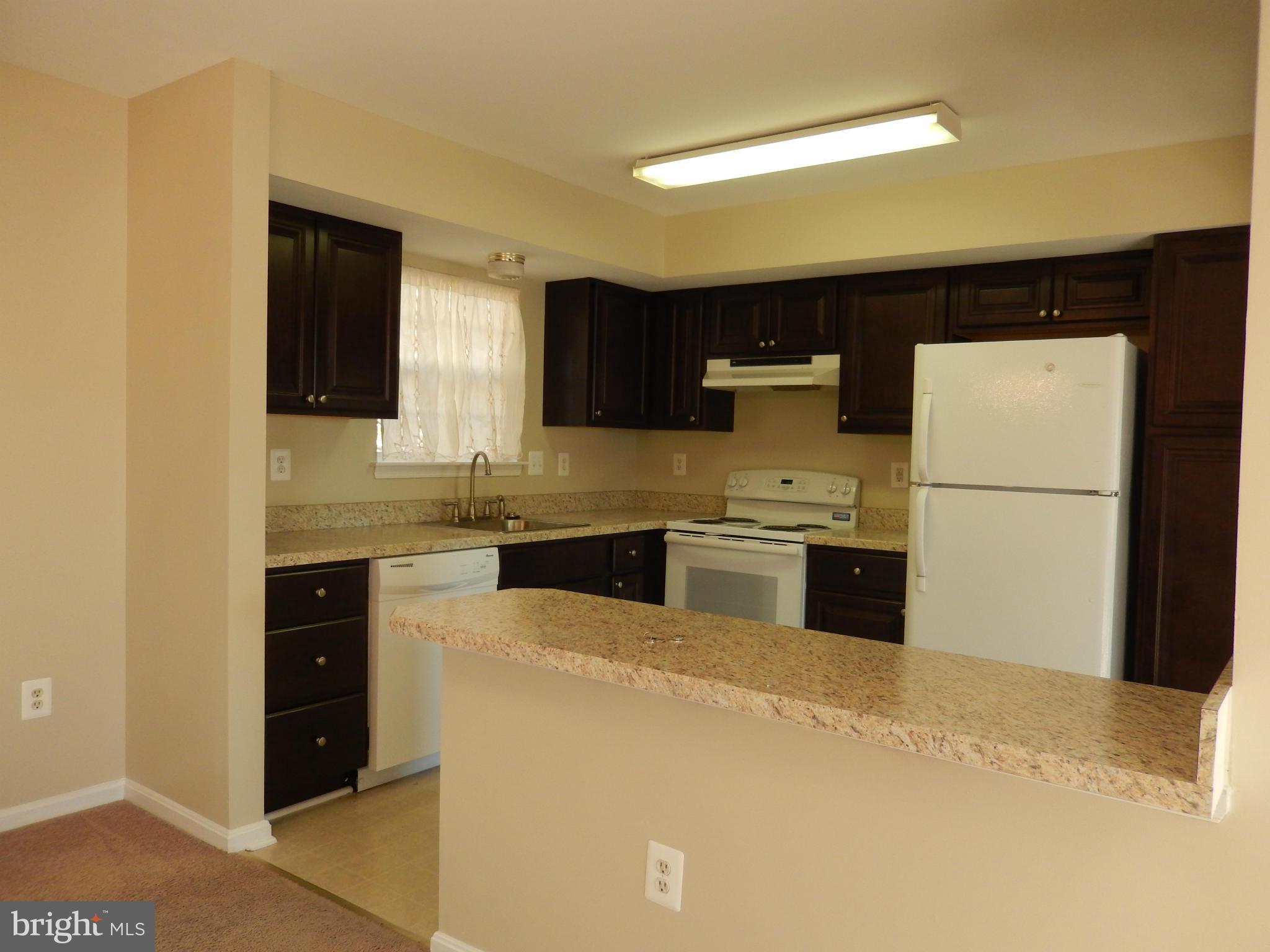 COURTLAND MANOR - Residential Lease