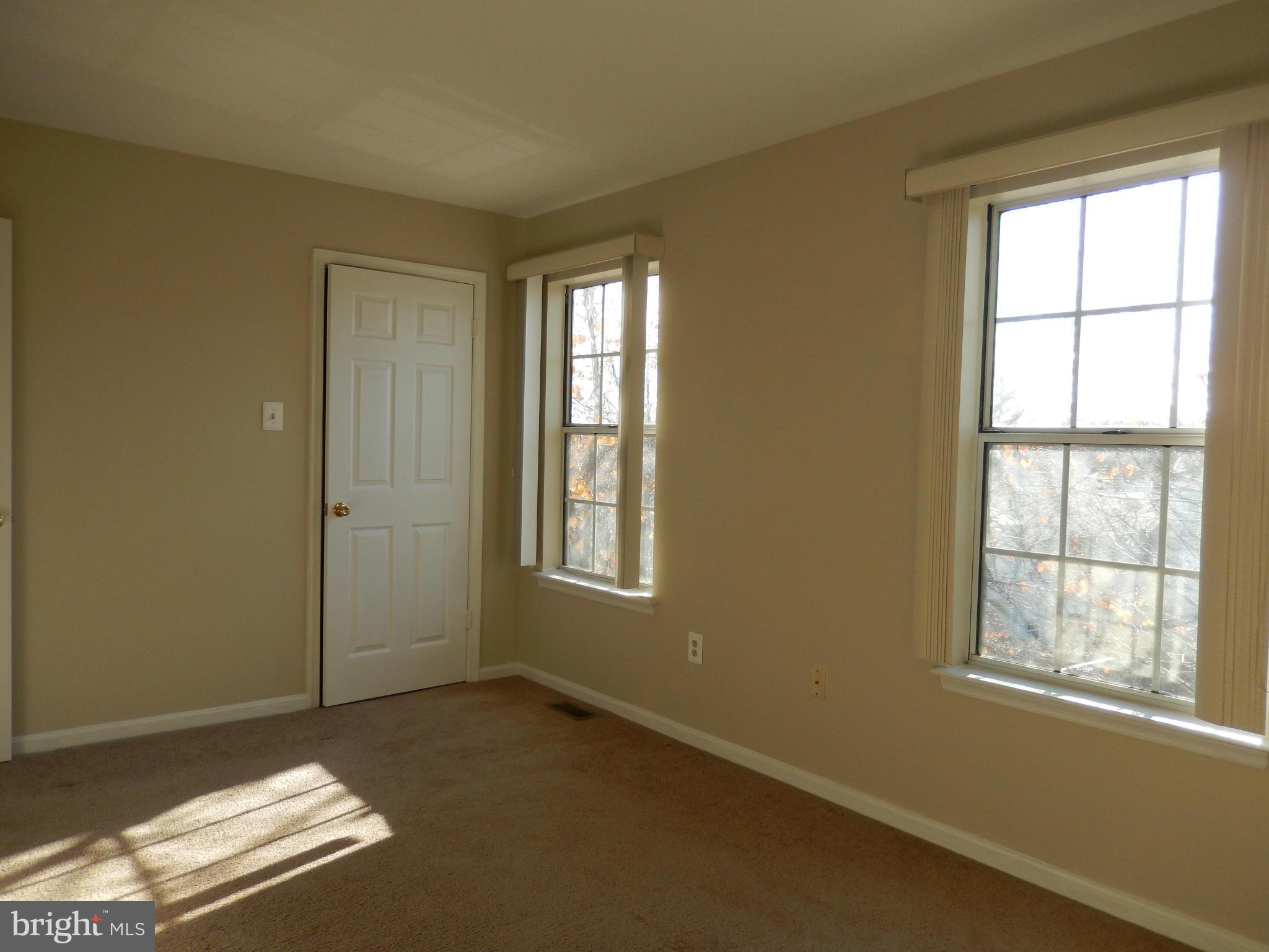 COURTLAND MANOR - Residential Lease