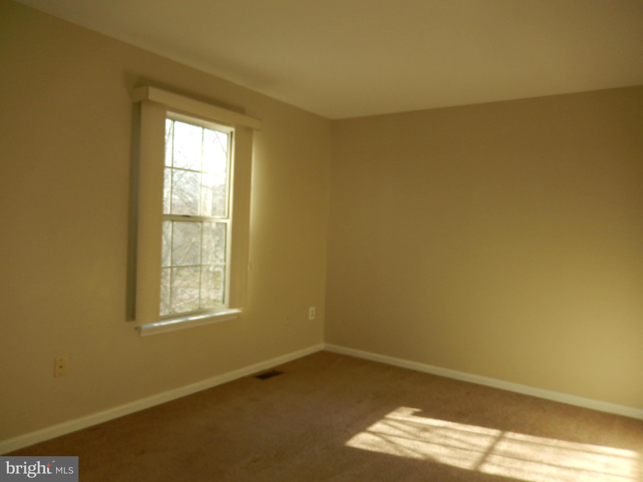 COURTLAND MANOR - Residential Lease