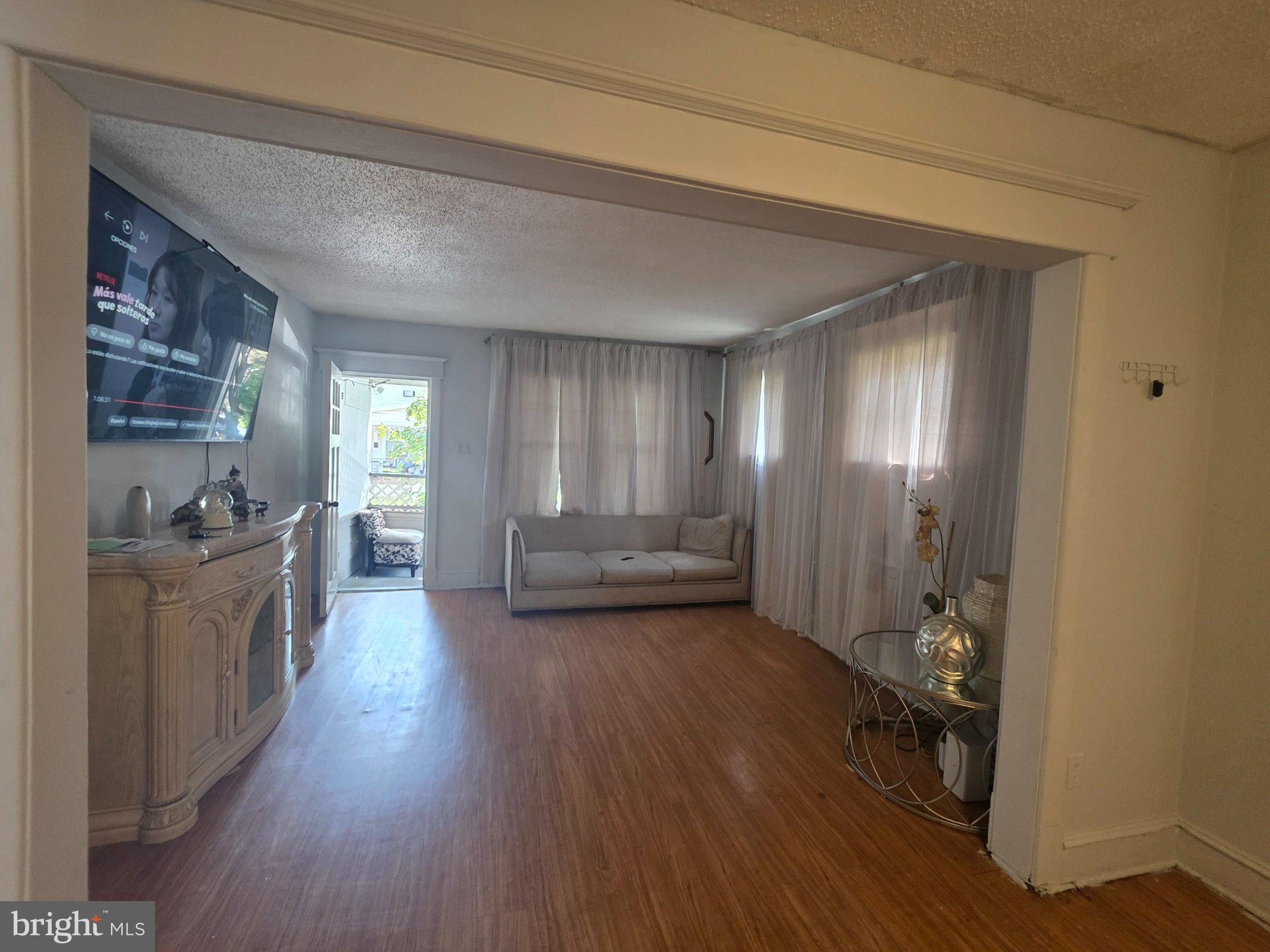 572 EMMETT AVENUE -574