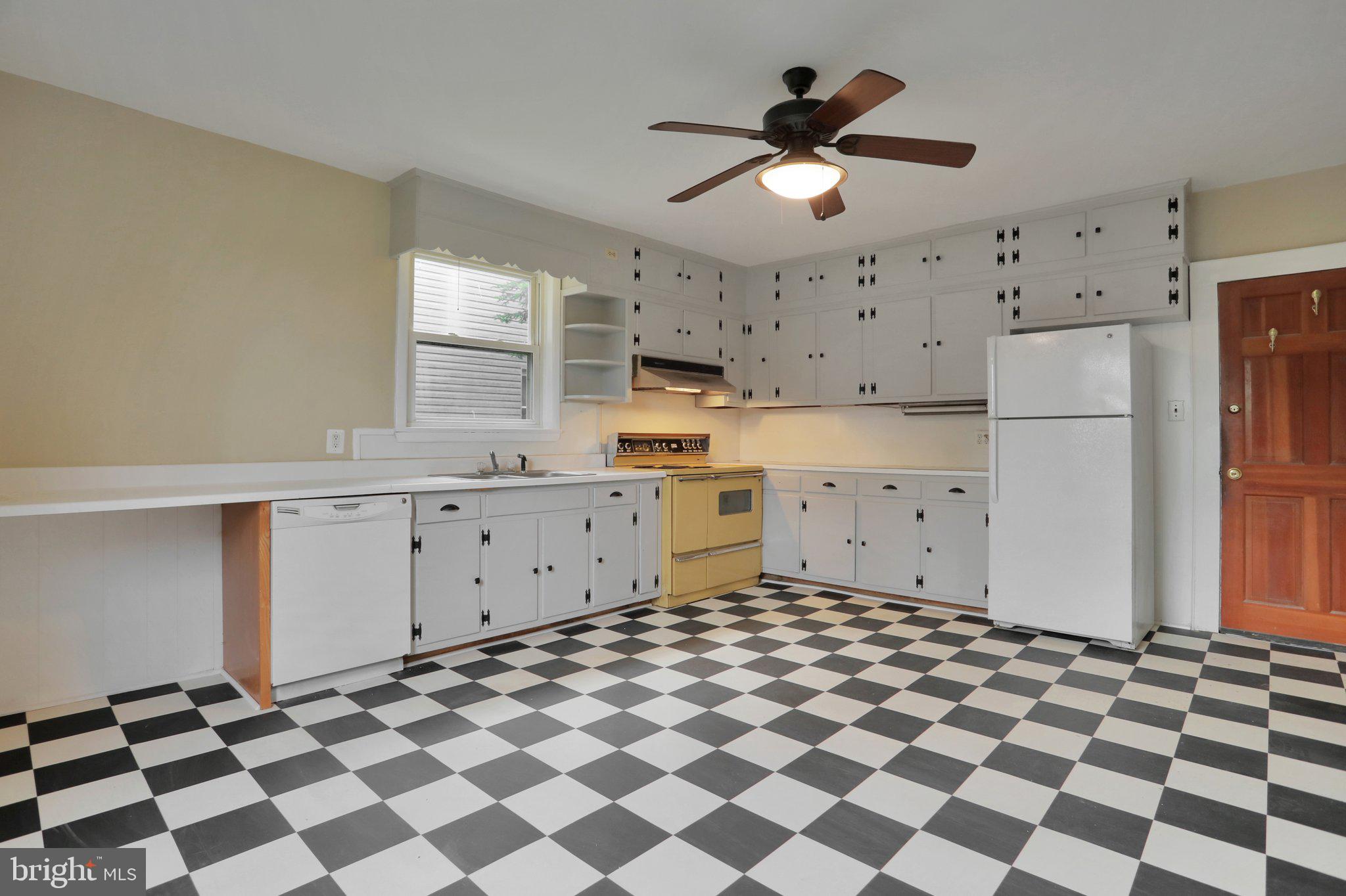 CHARLES TOWN - Residential