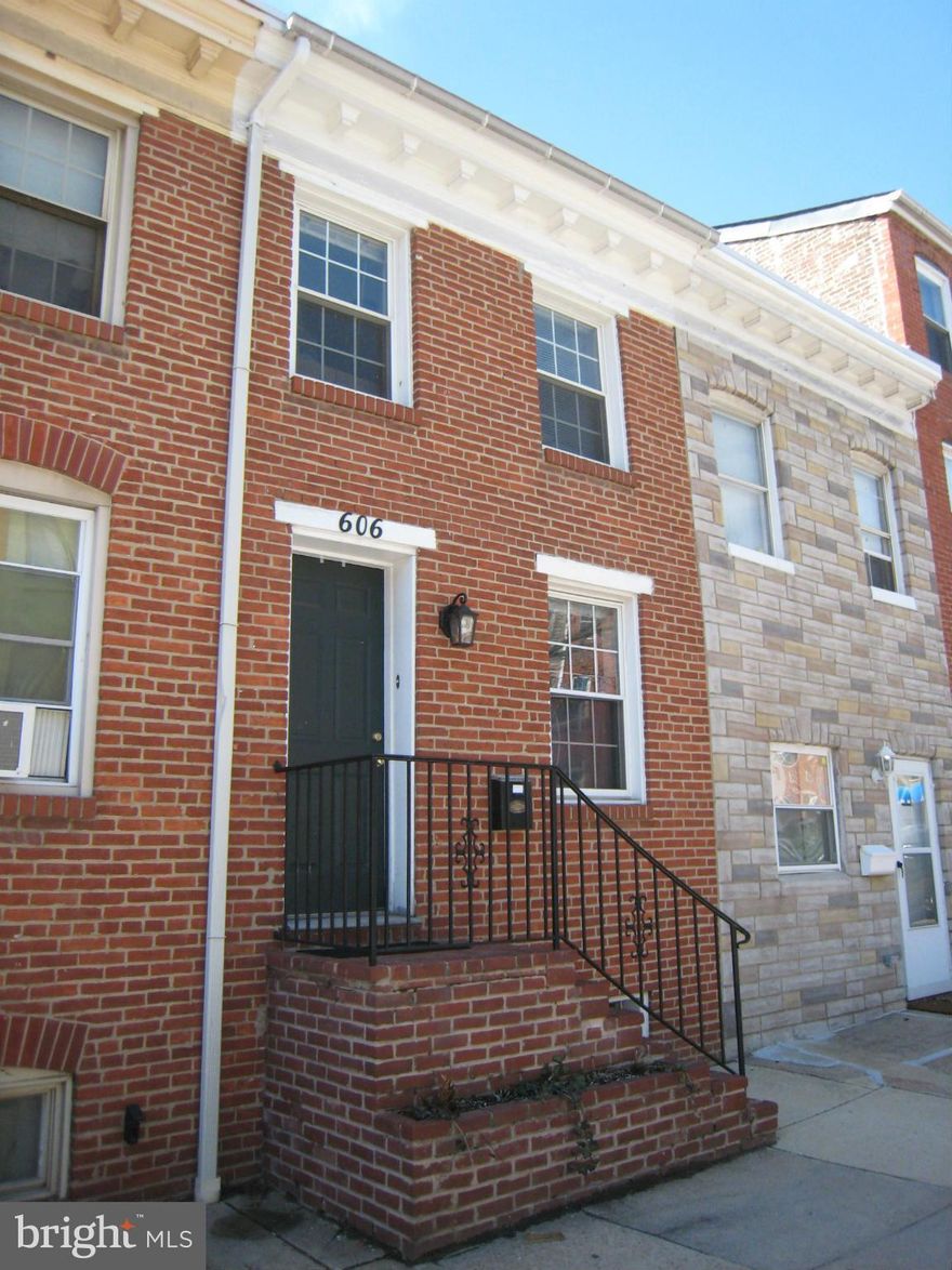 Renovated Fells Point townhome in fantastic loc'n-walk to everything. Owner wll accept a short term lease.! Brick front with planter, sweet patio and garden area out back, & great roof top deck. Finishd LL w full bath can be 3rd bedroom or terrific game room. Granite counters, new stainless steel appliances, and open riser stairs. Central air. Lots of parking in the area.Neutral decor. A must see!
