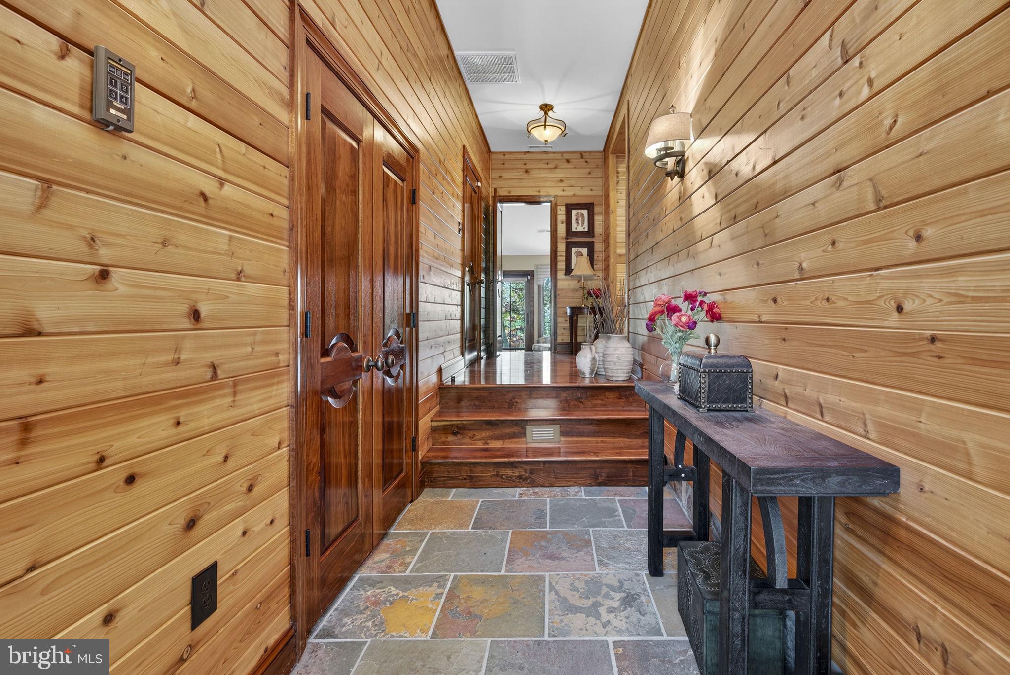 1631 BACK MOUNTAIN ROAD