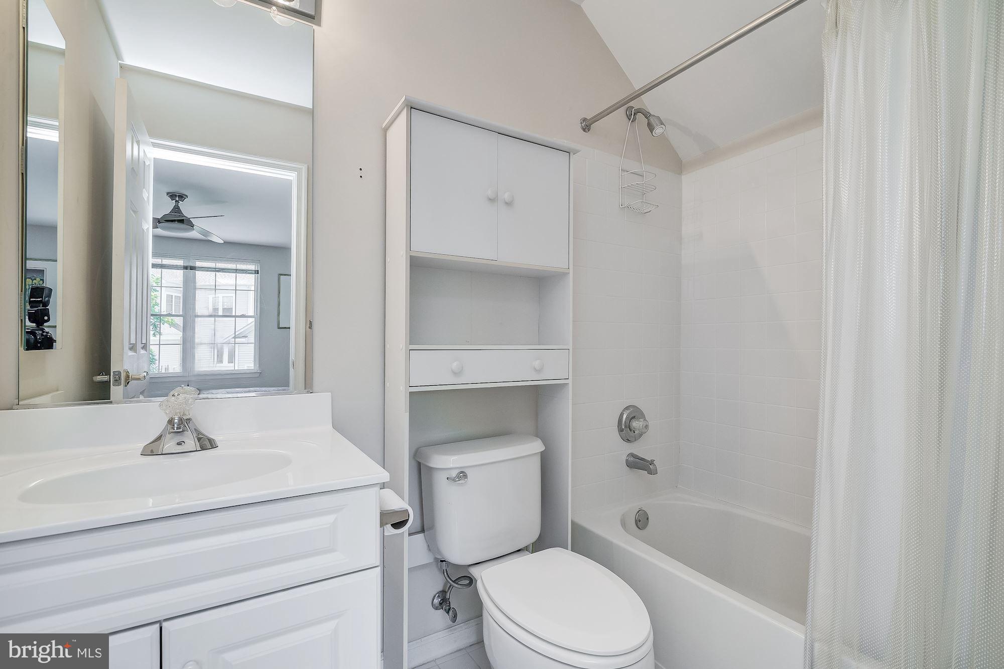 KING FARM WATKINS POND - Residential