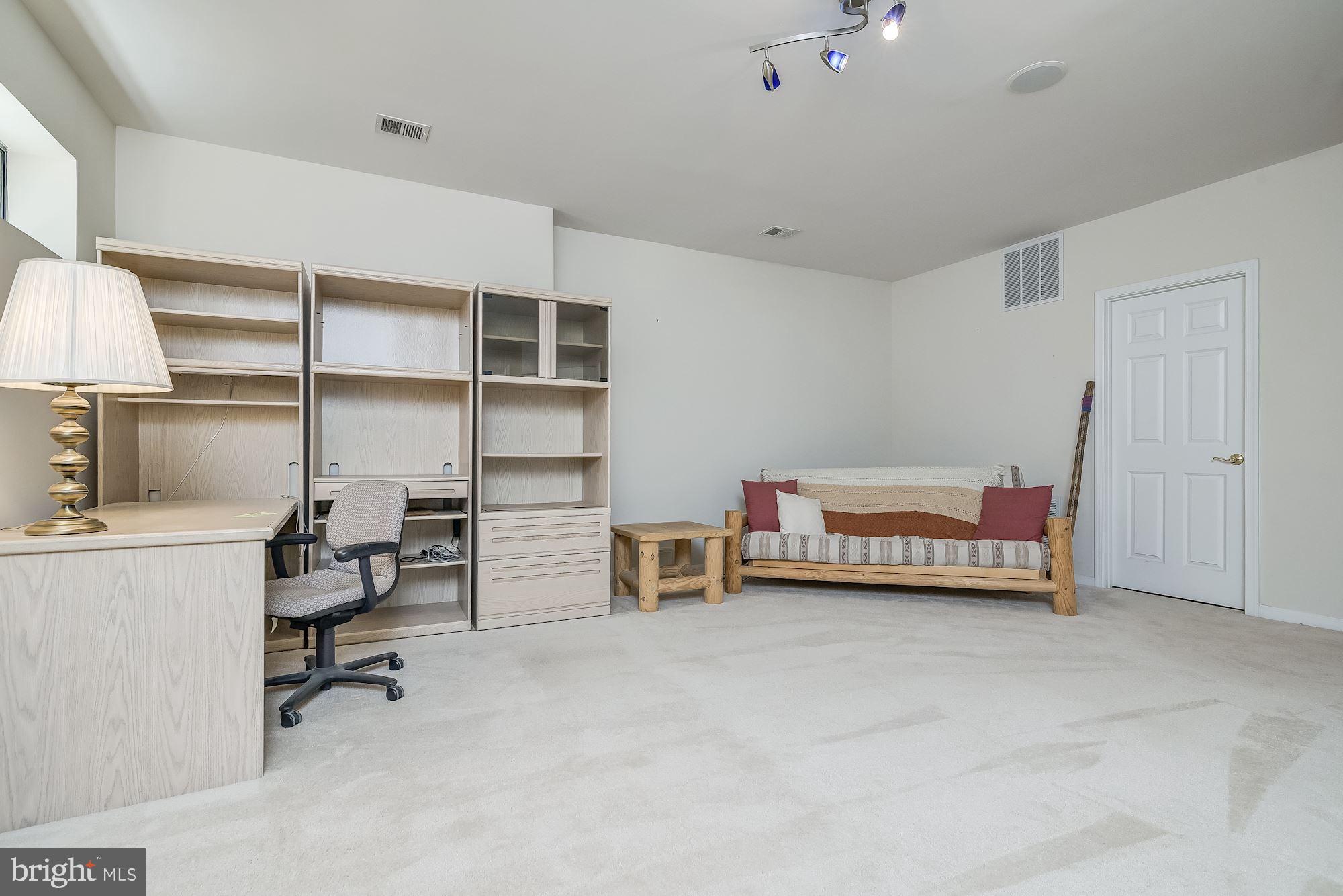 KING FARM WATKINS POND - Residential