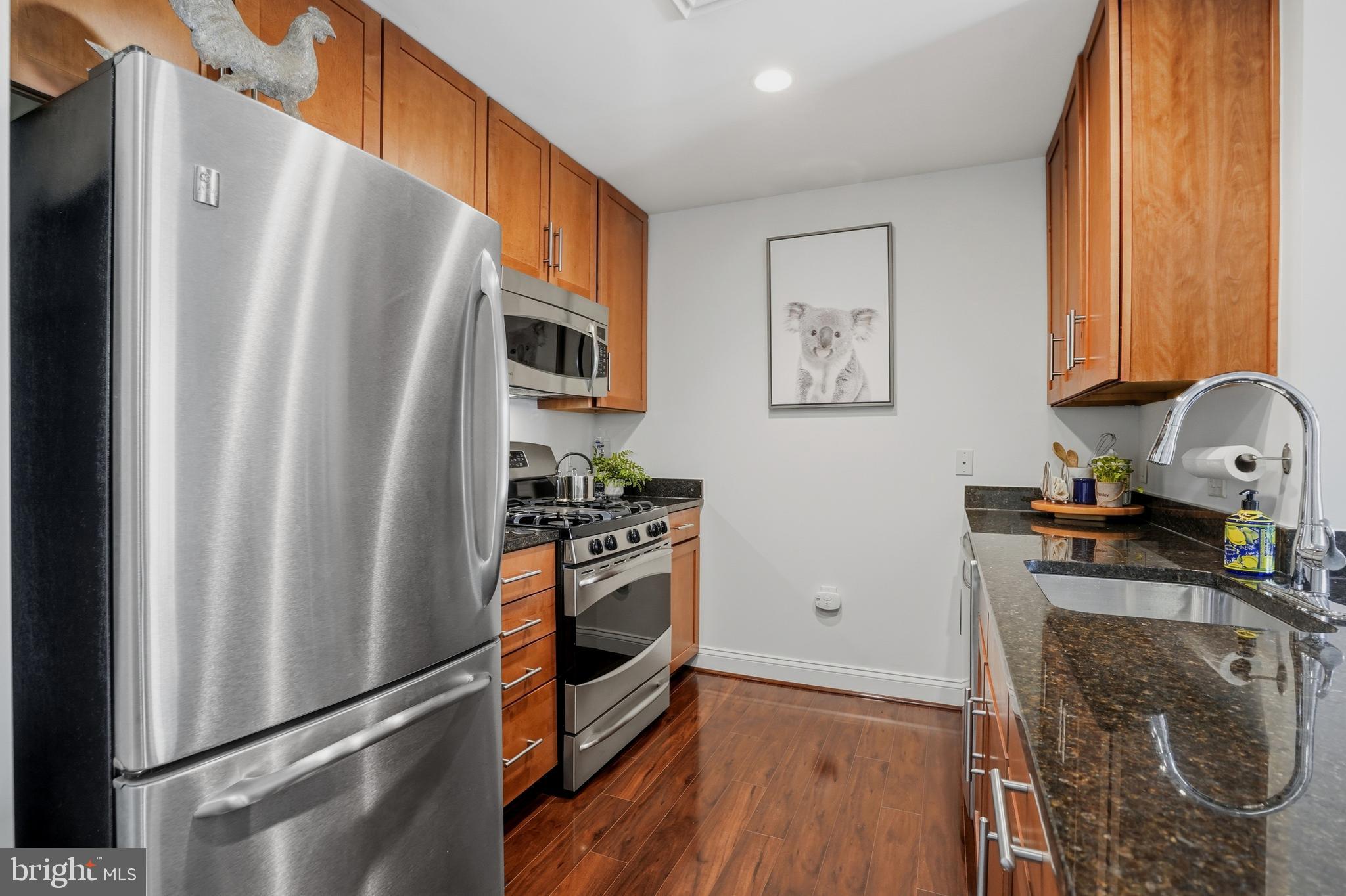 THE HENRY - Residential