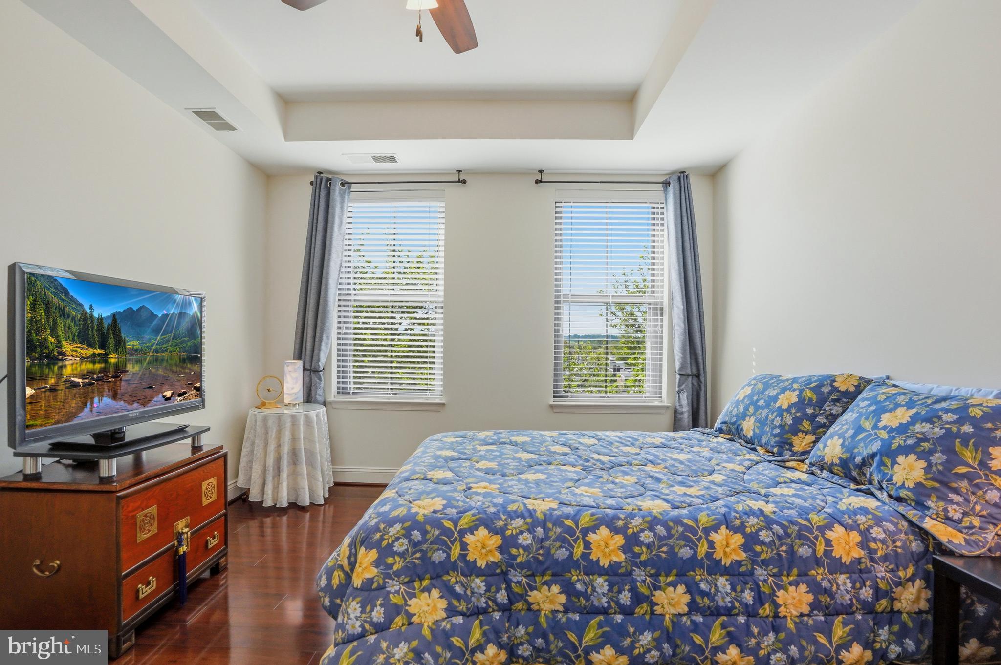 THE HENRY - Residential