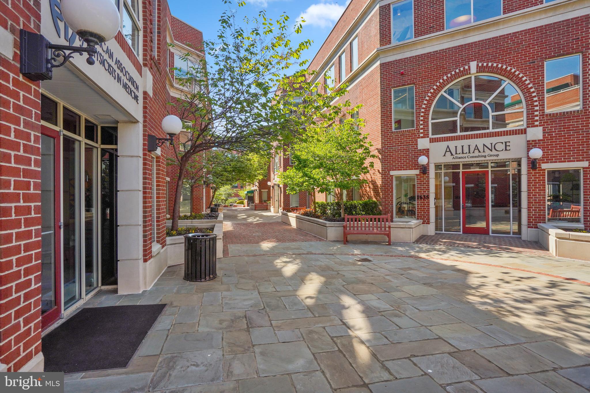 THE HENRY - Residential