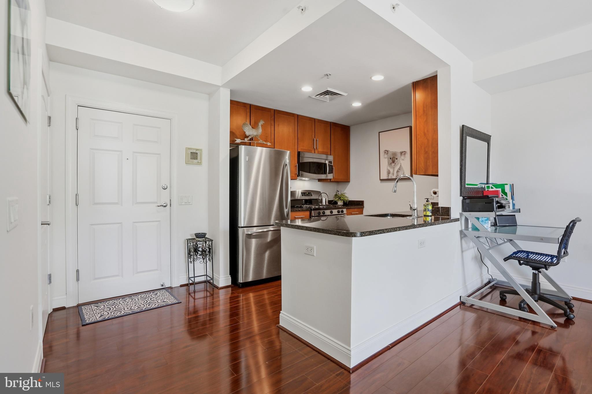 THE HENRY - Residential