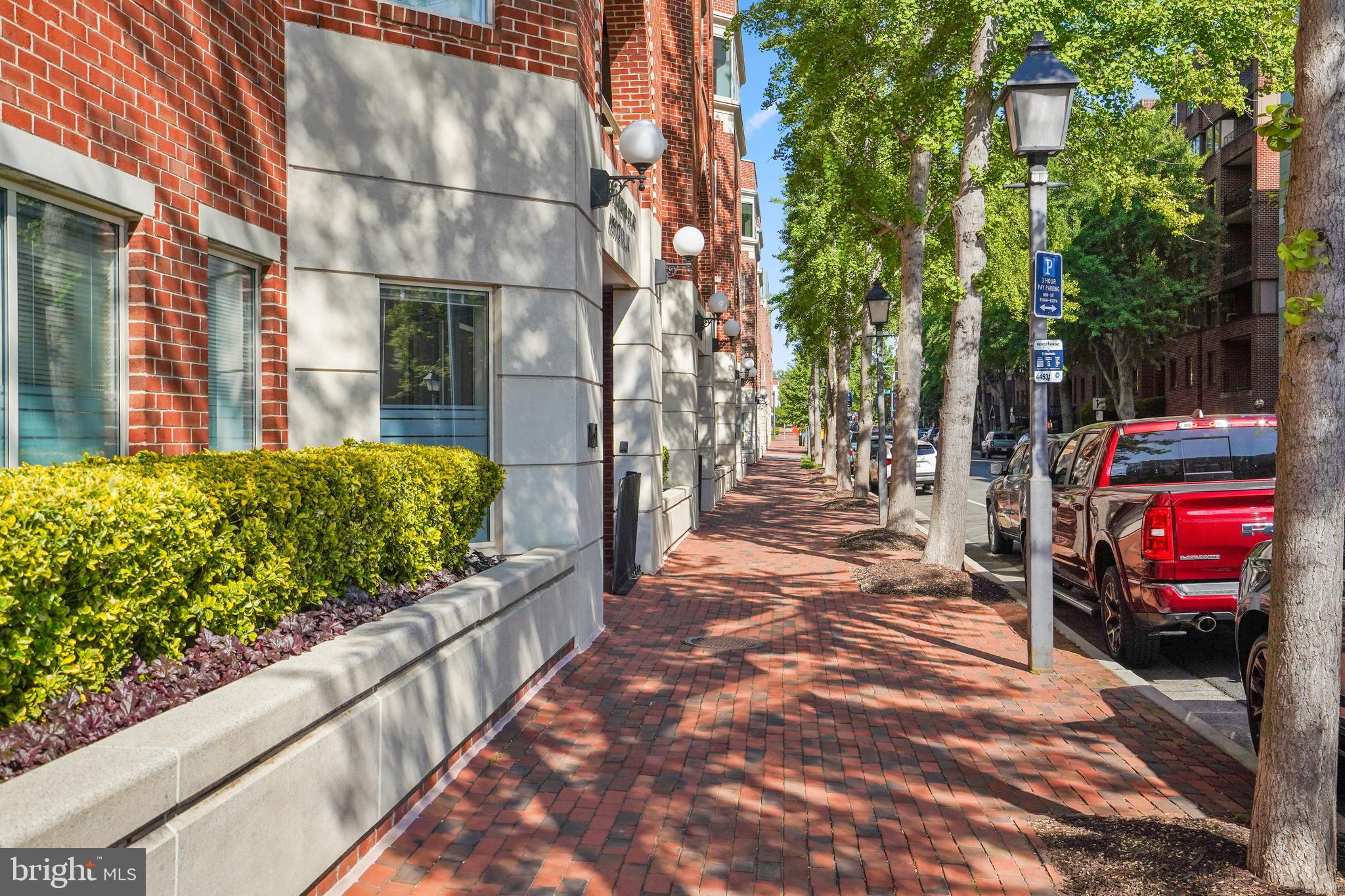 THE HENRY - Residential