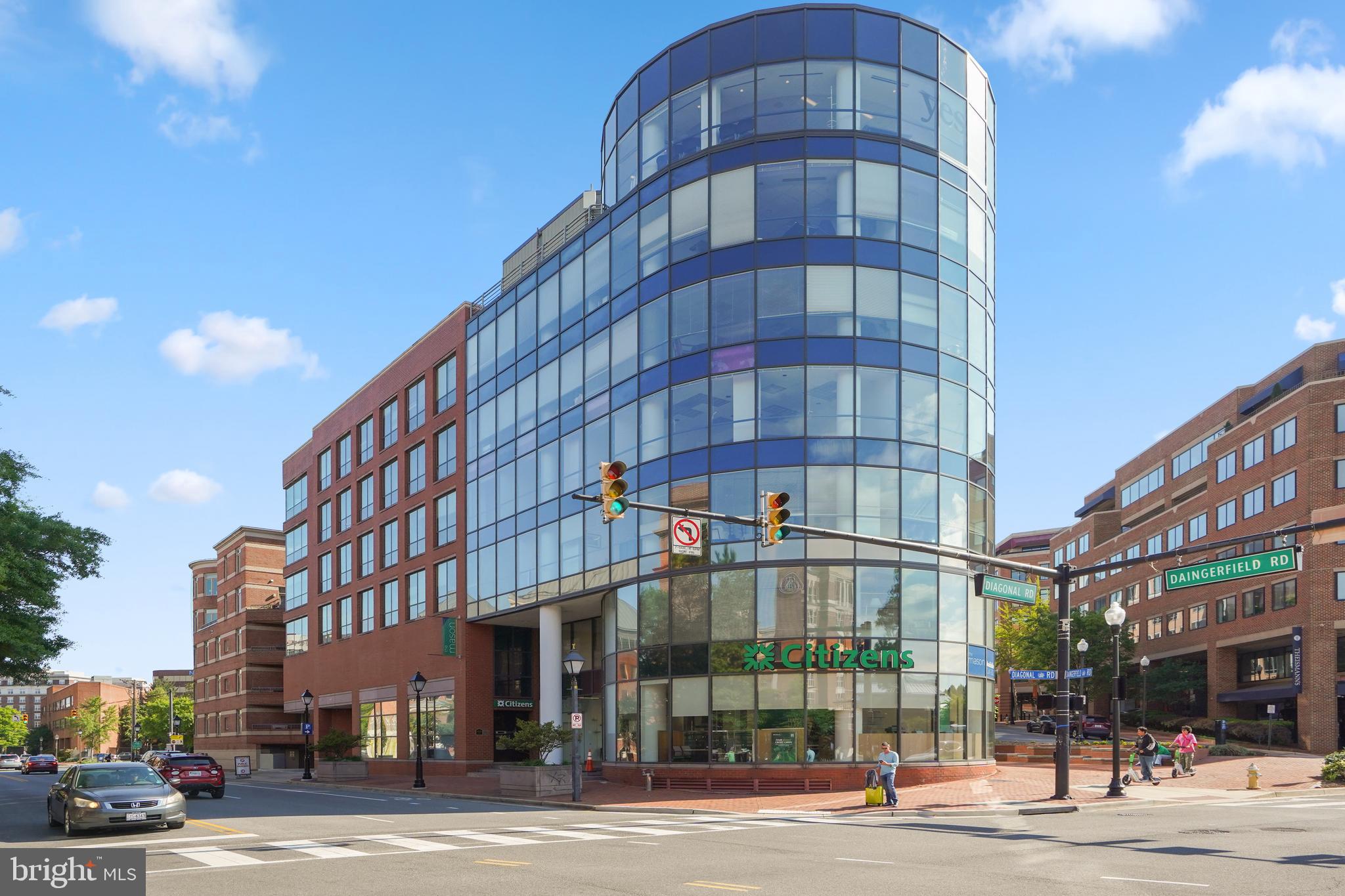 THE HENRY - Residential