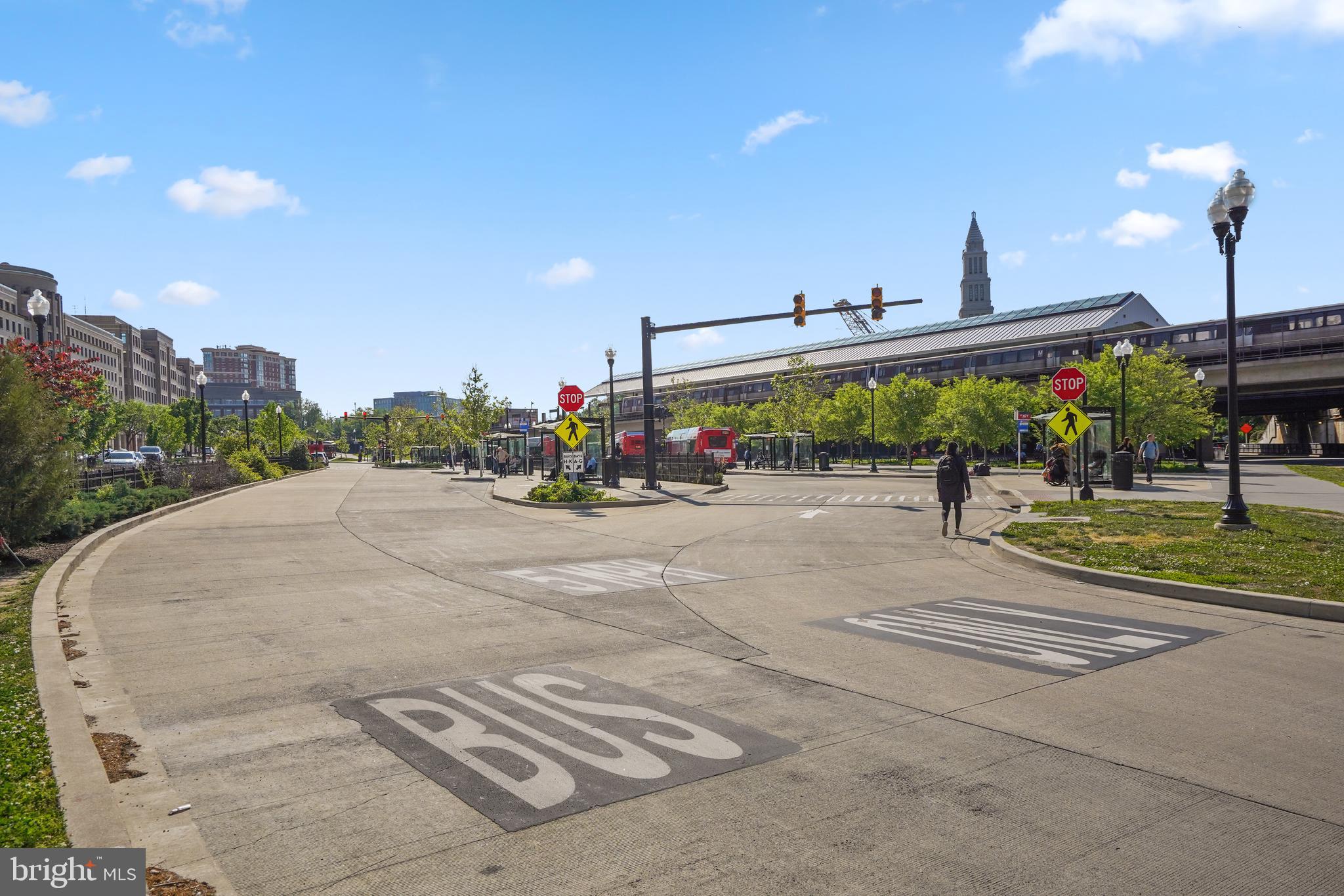 THE HENRY - Residential