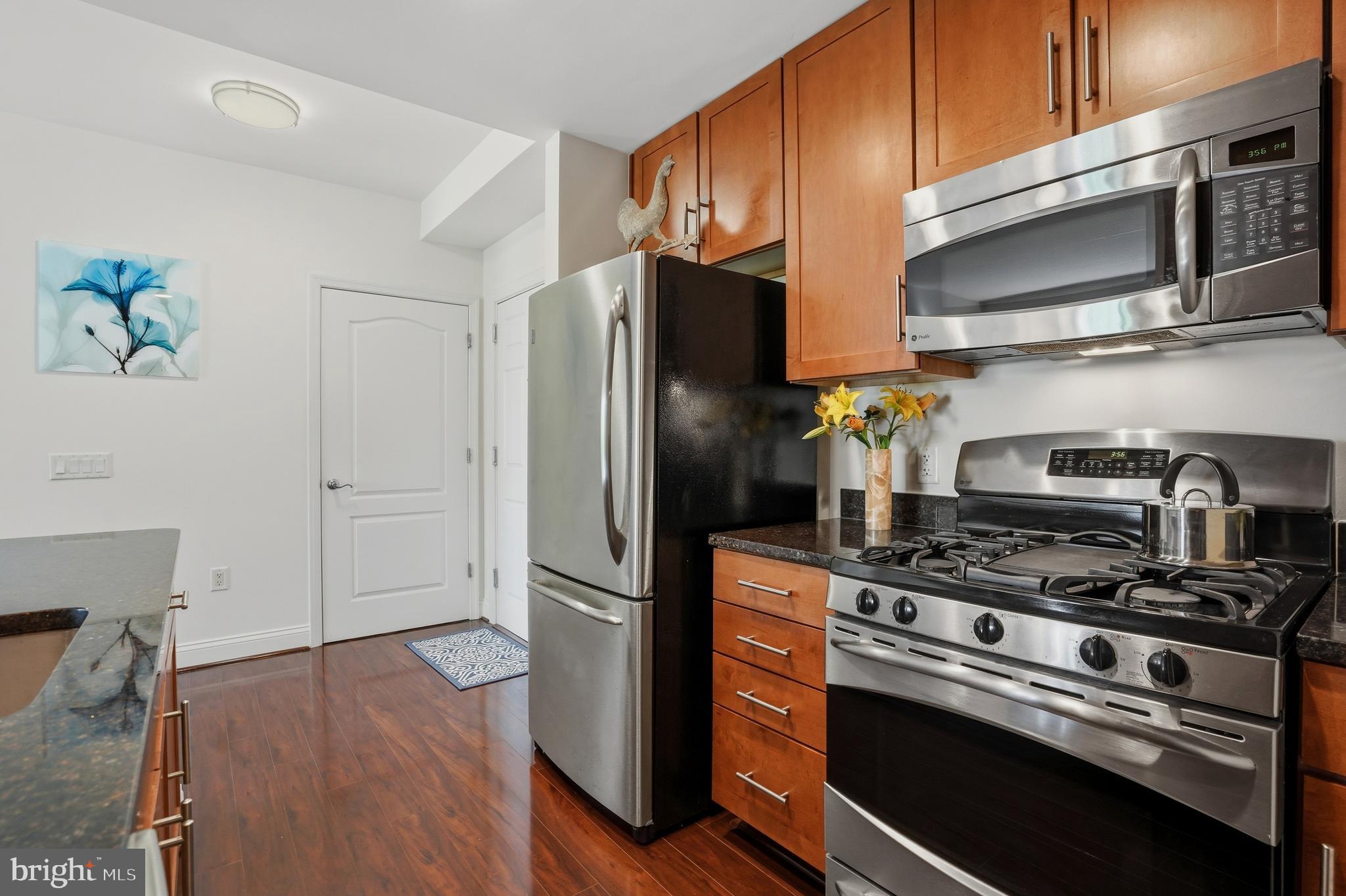 THE HENRY - Residential