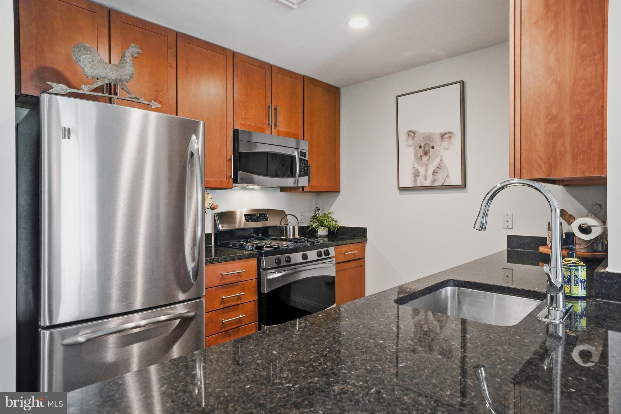 THE HENRY - Residential