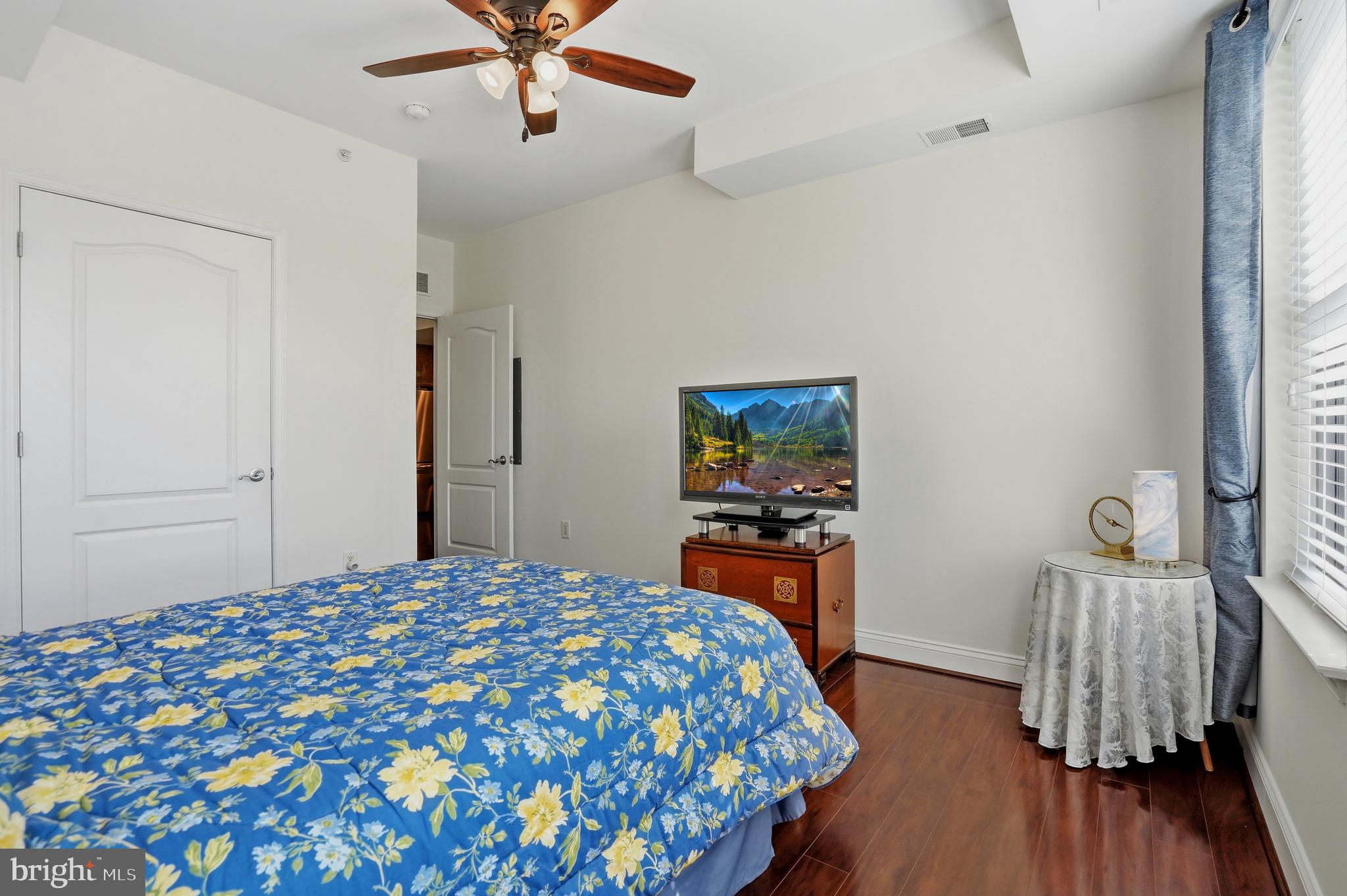 THE HENRY - Residential