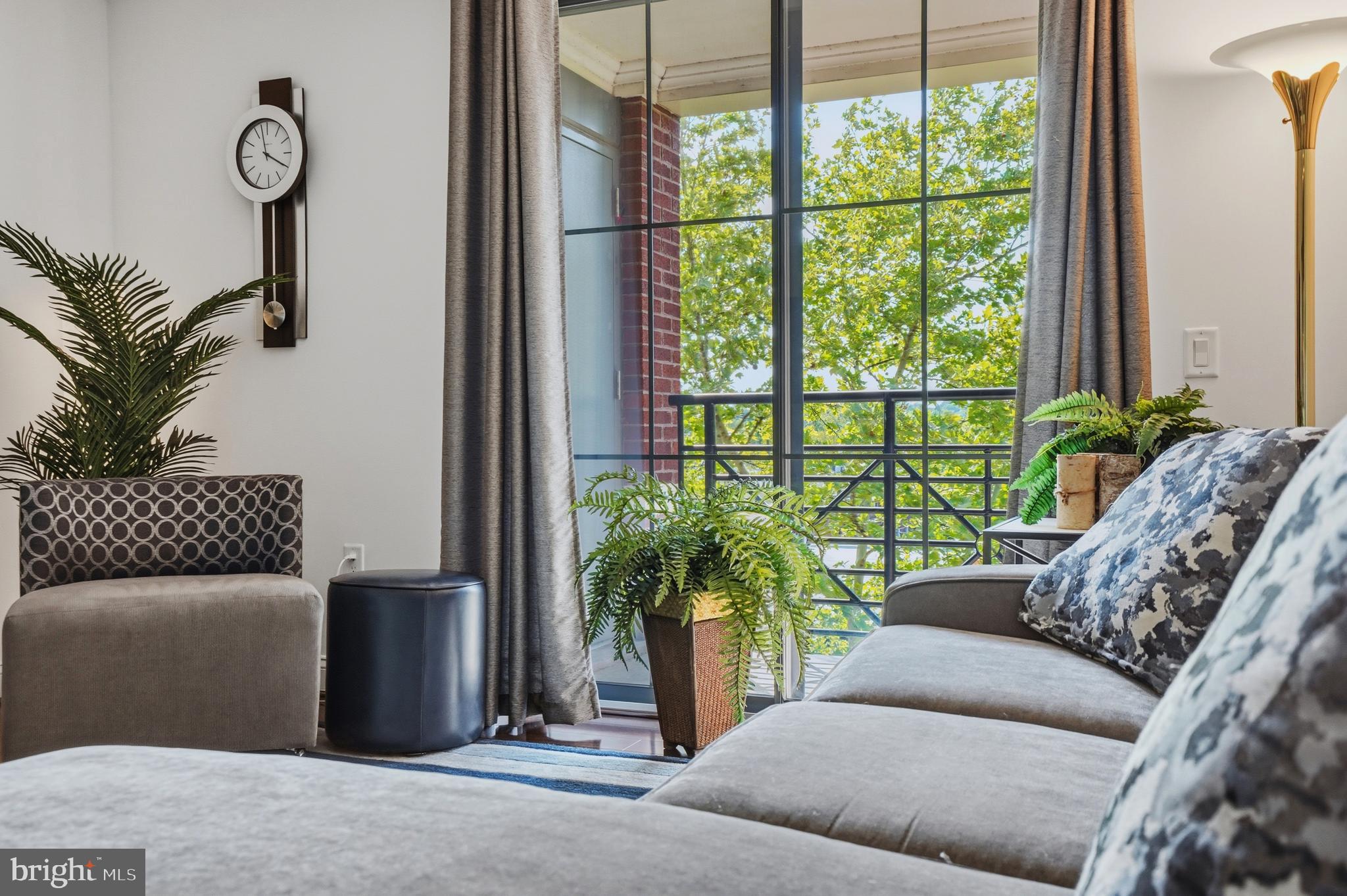 THE HENRY - Residential