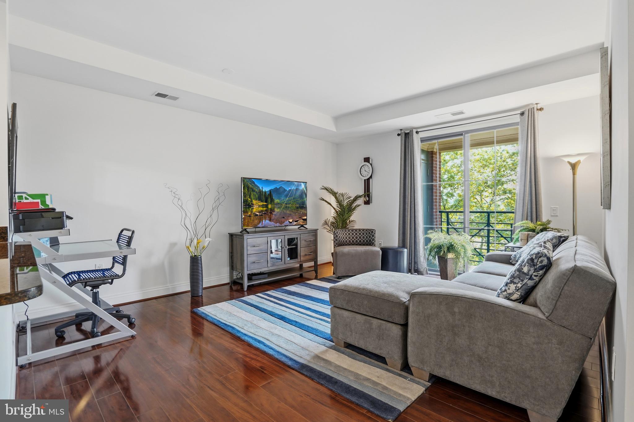 THE HENRY - Residential