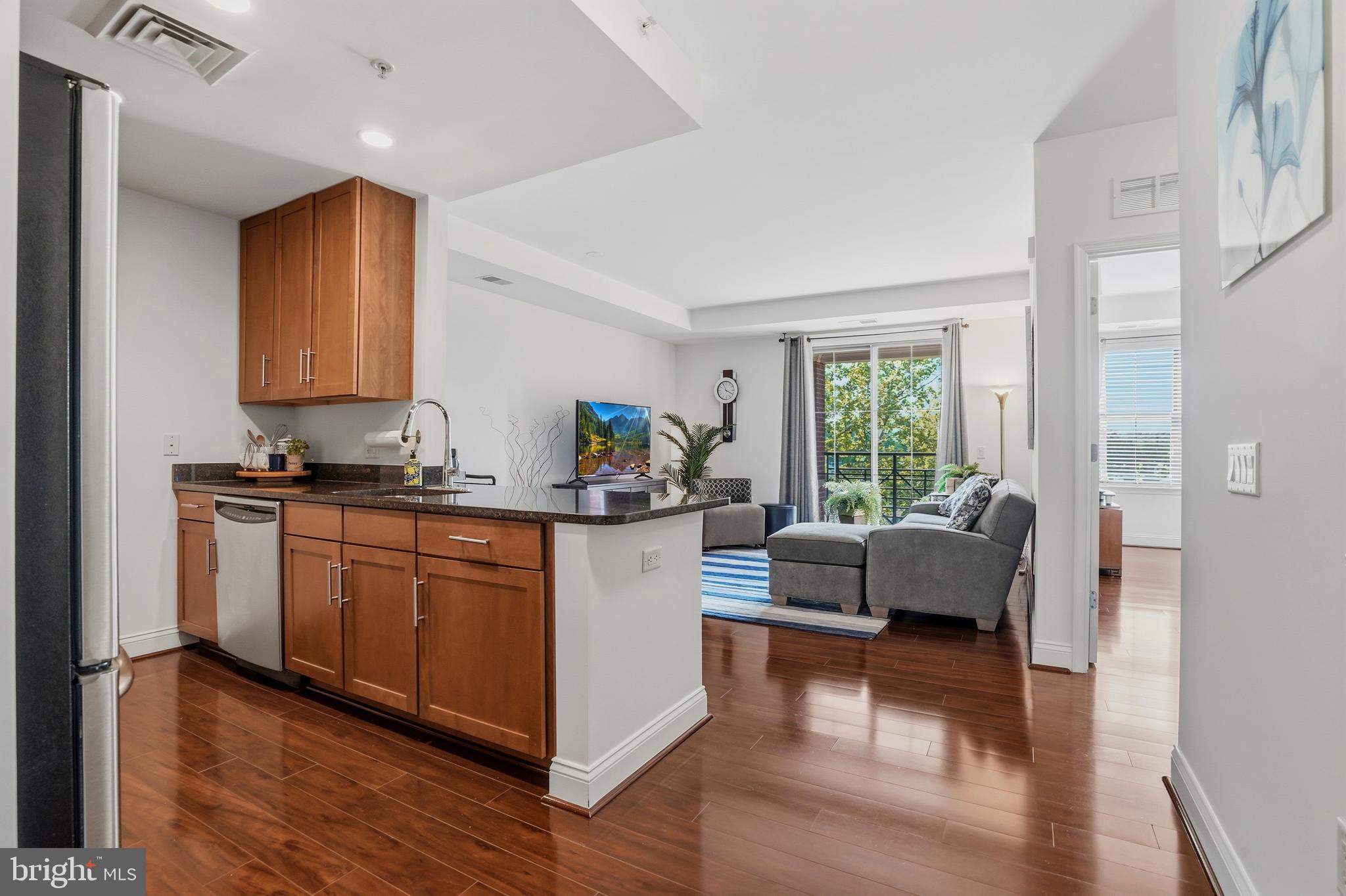 THE HENRY - Residential