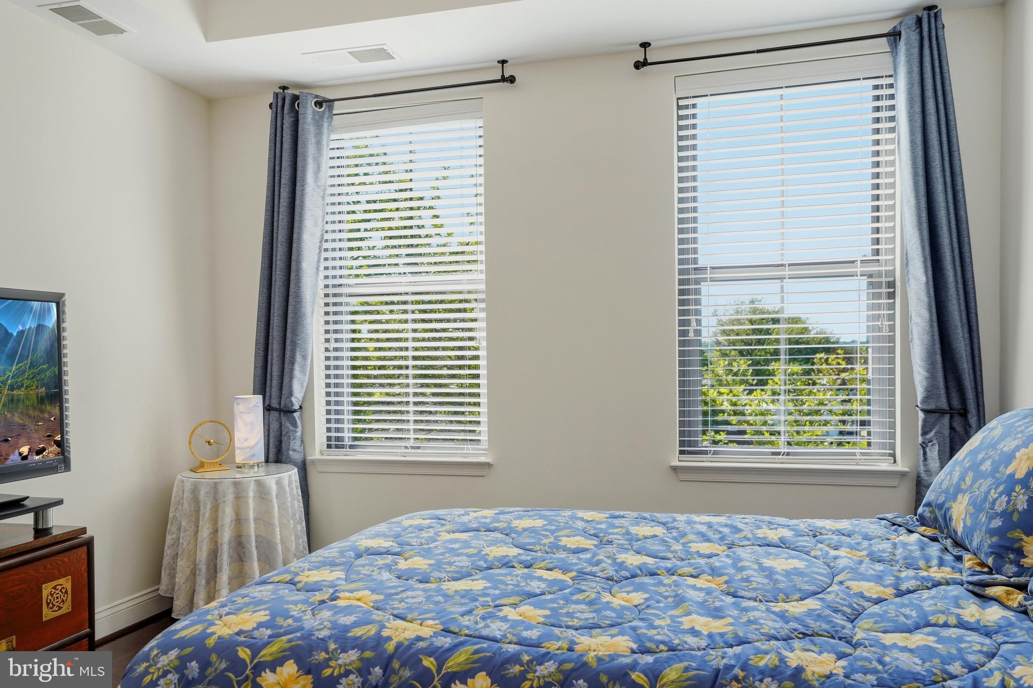 THE HENRY - Residential