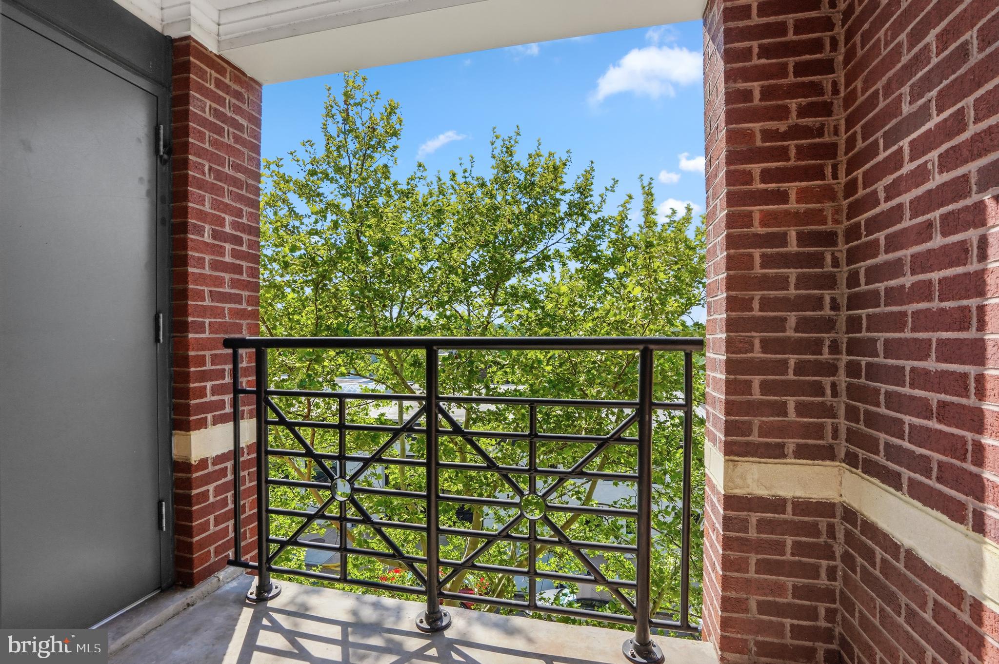 THE HENRY - Residential