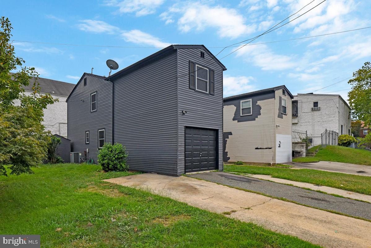 1229 DELAFIELD PLACE NE