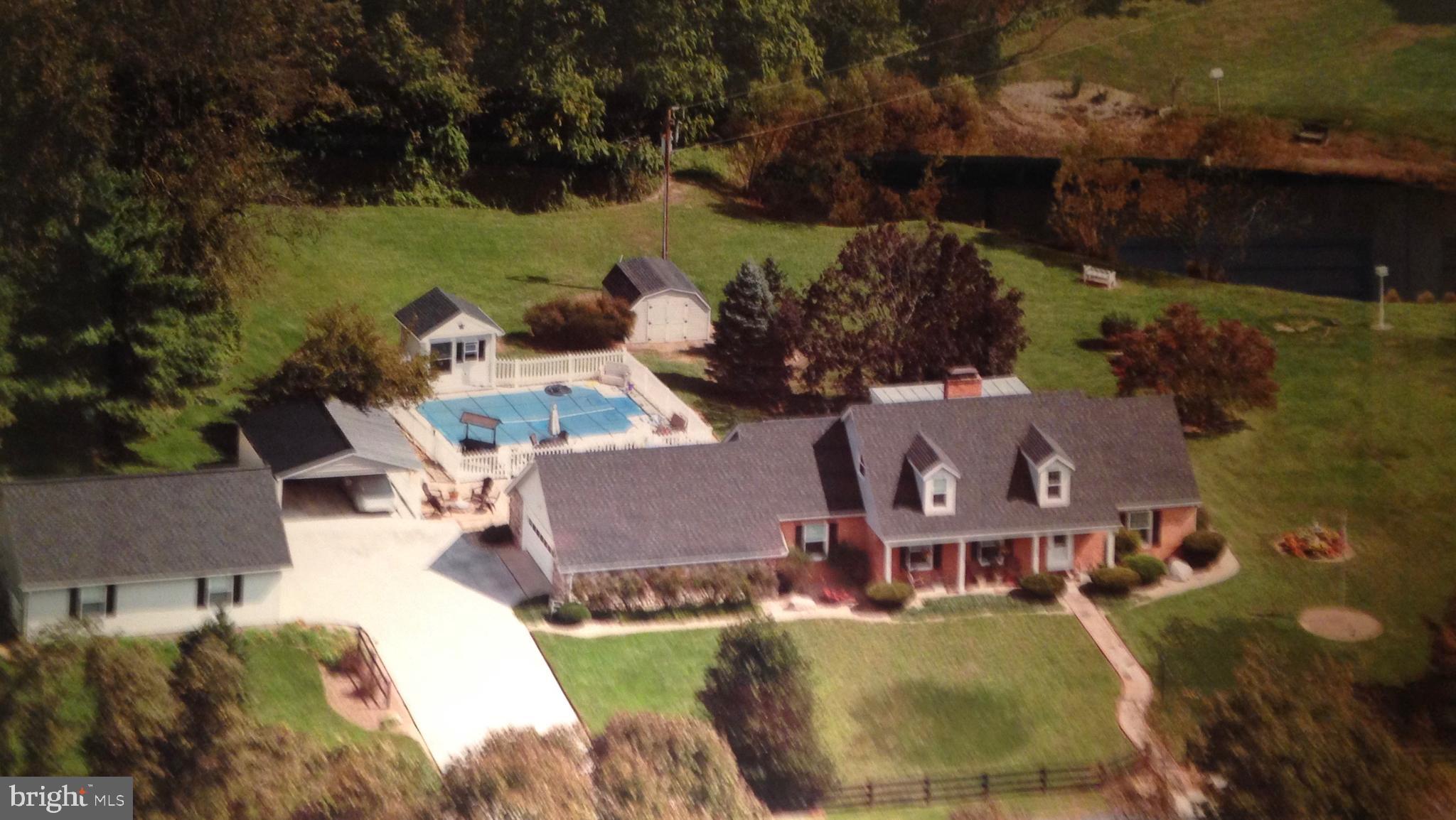 908 JONATHAN STREET