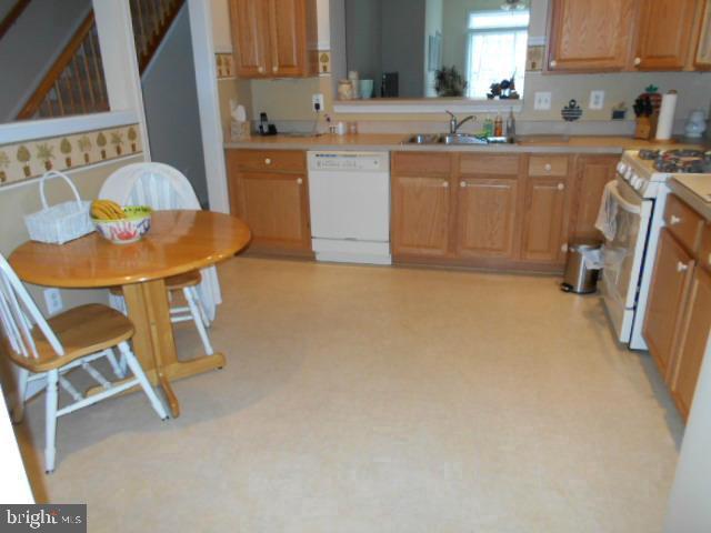 HERITAGE HUNT - Residential Lease