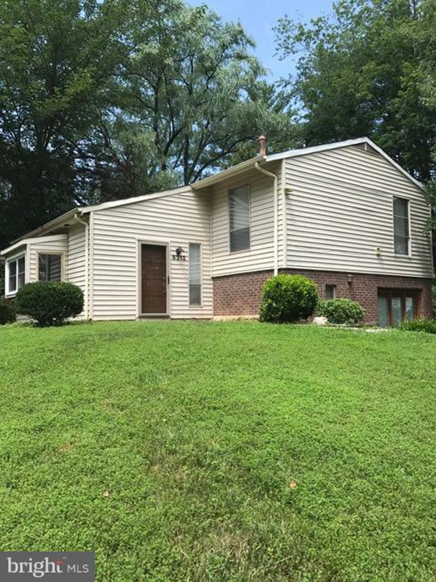 Beautiful corner lot single family home for rent, 3 bedrooms, 1full and 1 half bath, in the heart of Burke, very convenient and close to all shops, major highways, upgraded kitchen, new paint and ready for occupancy.