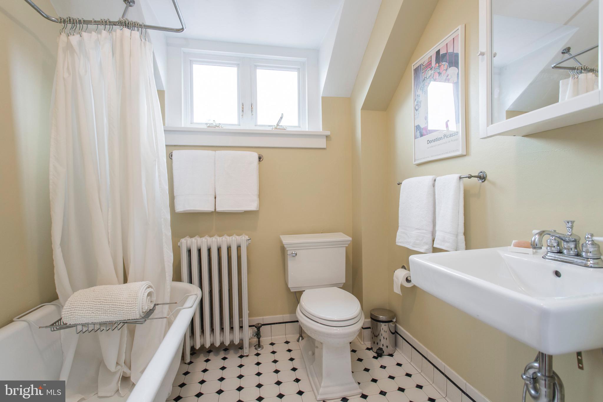 CHESTNUT HILL - Residential