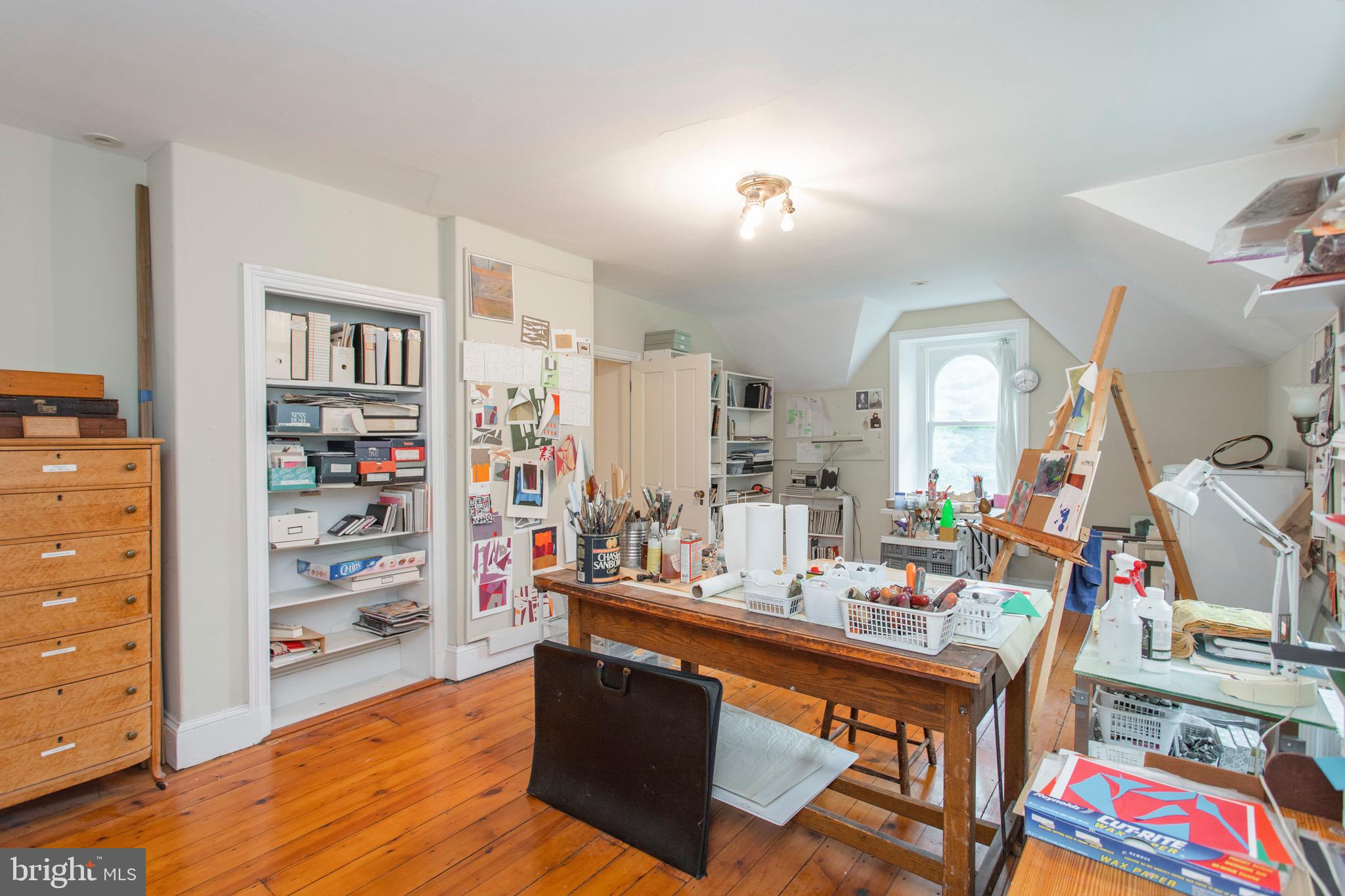 CHESTNUT HILL - Residential