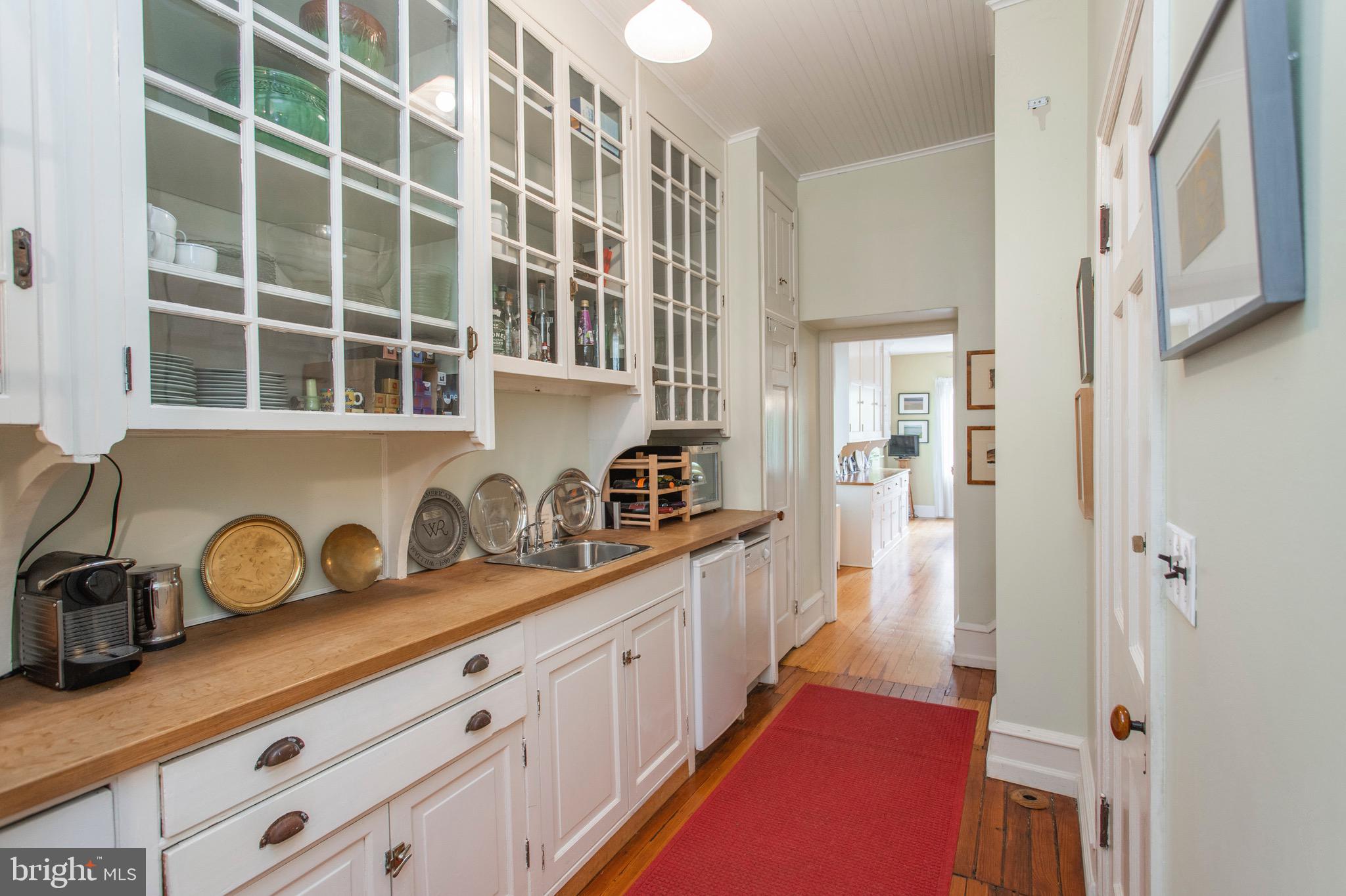 CHESTNUT HILL - Residential