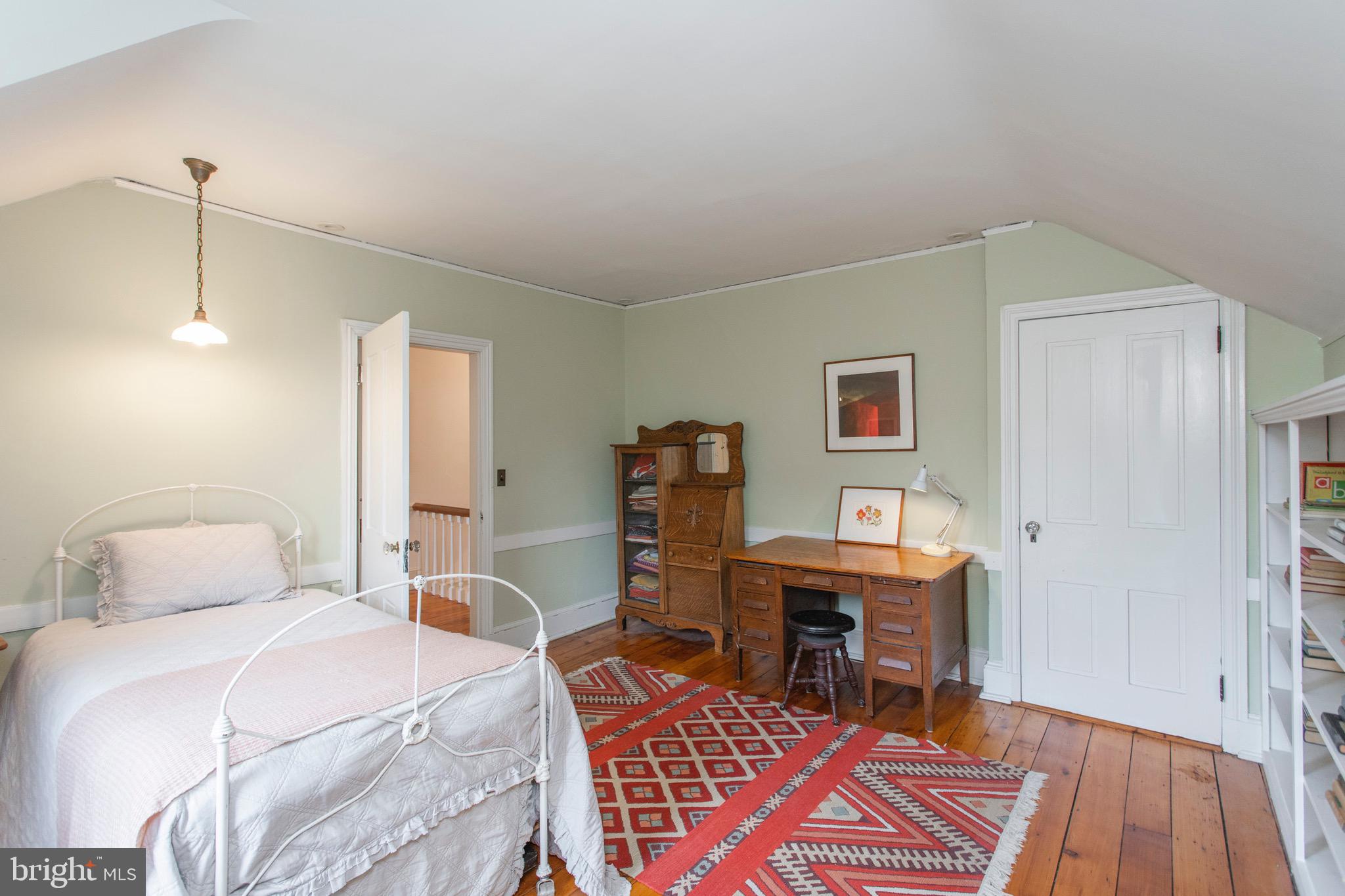 CHESTNUT HILL - Residential