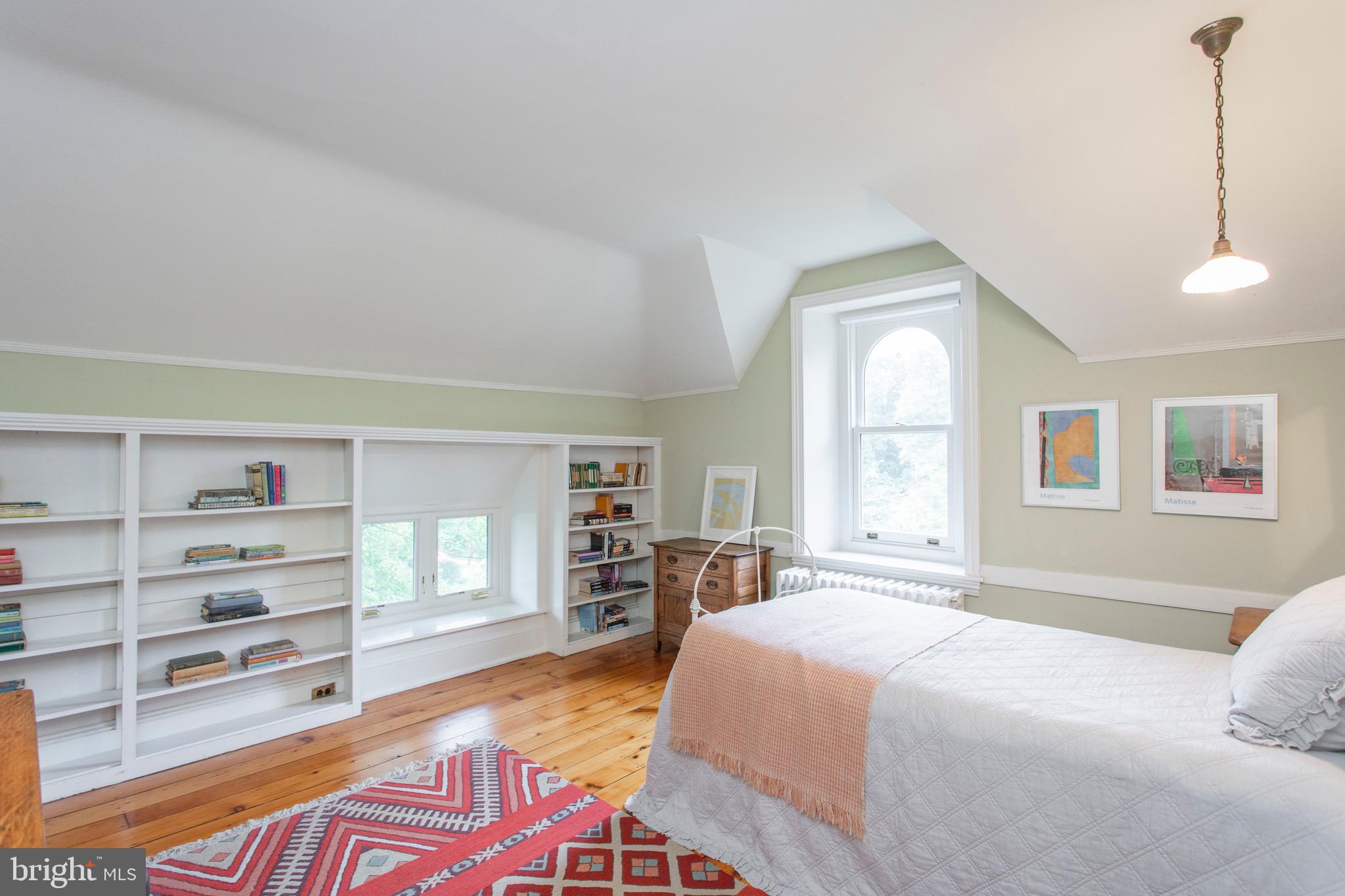 CHESTNUT HILL - Residential