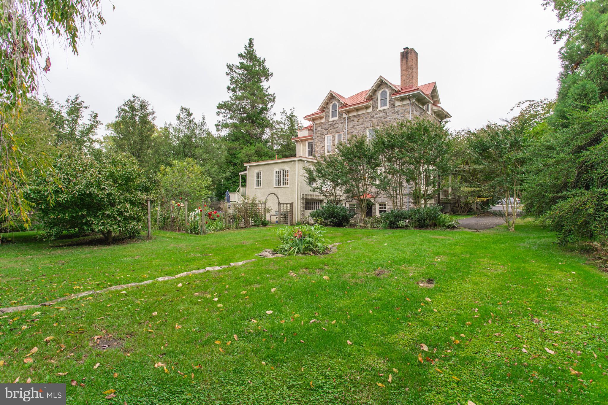 CHESTNUT HILL - Residential