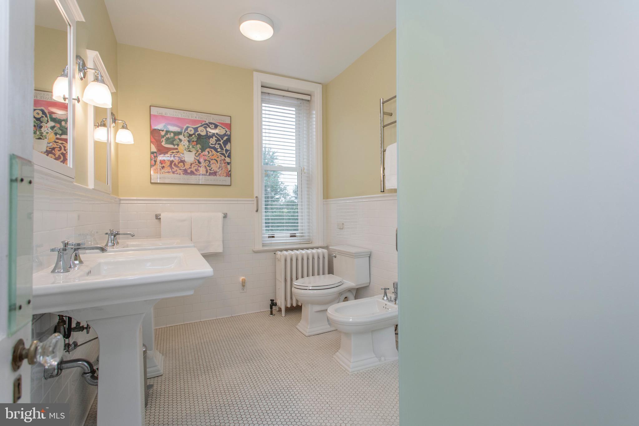 CHESTNUT HILL - Residential