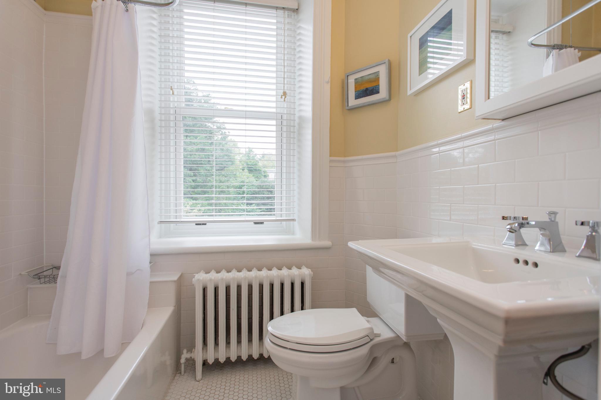 CHESTNUT HILL - Residential