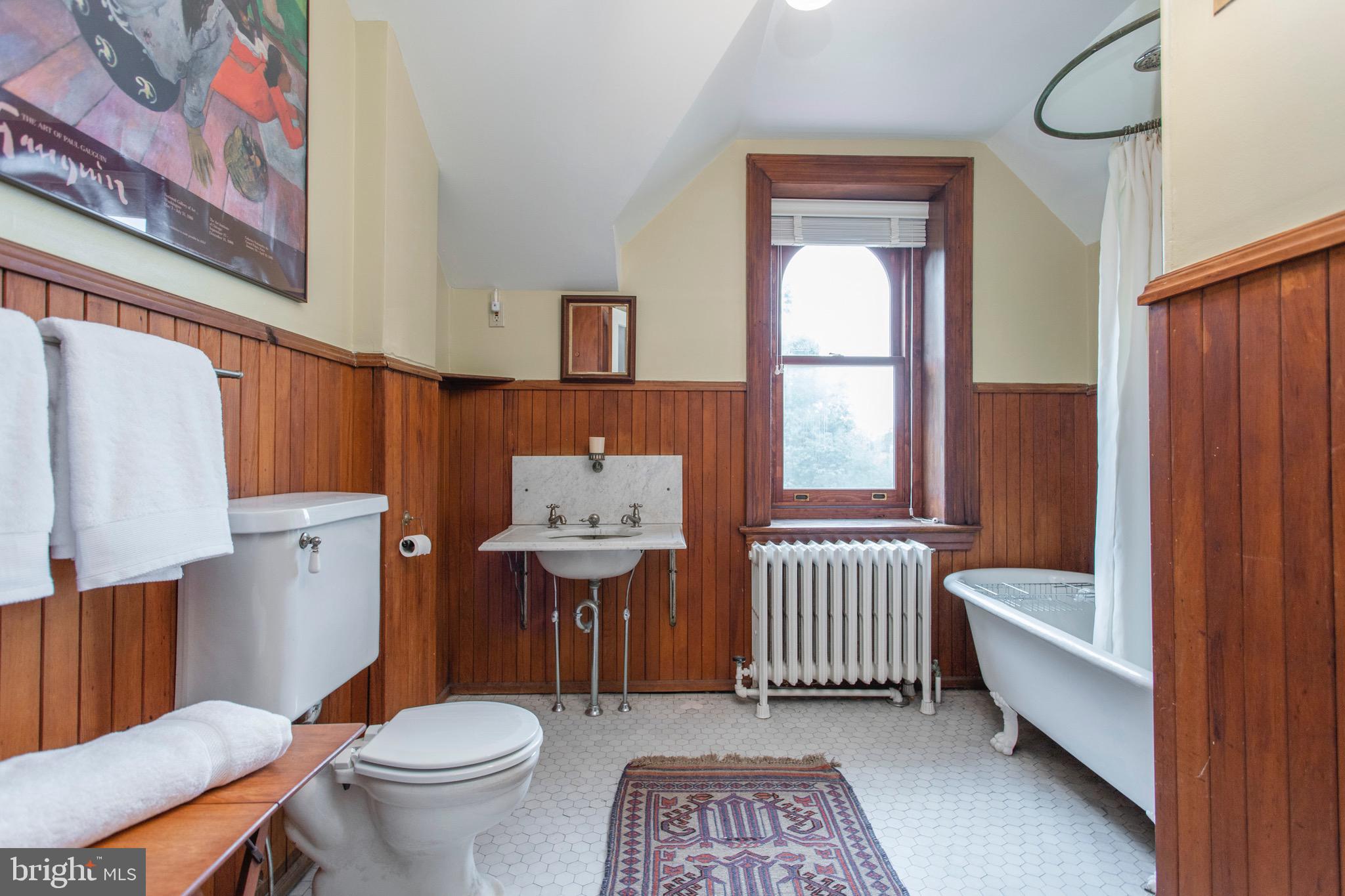 CHESTNUT HILL - Residential