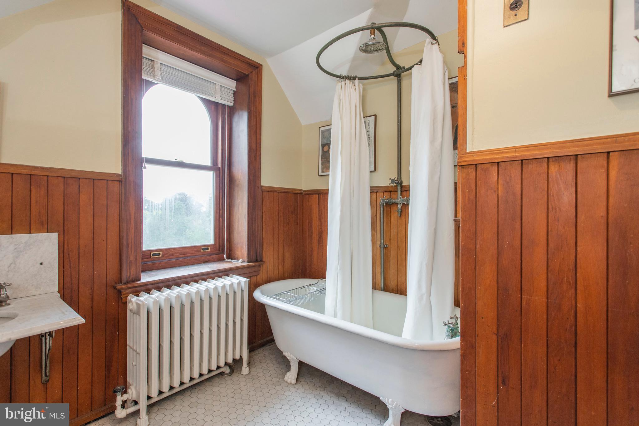 CHESTNUT HILL - Residential