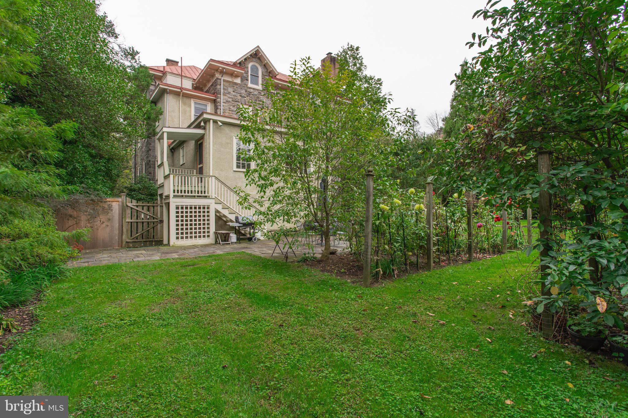 CHESTNUT HILL - Residential