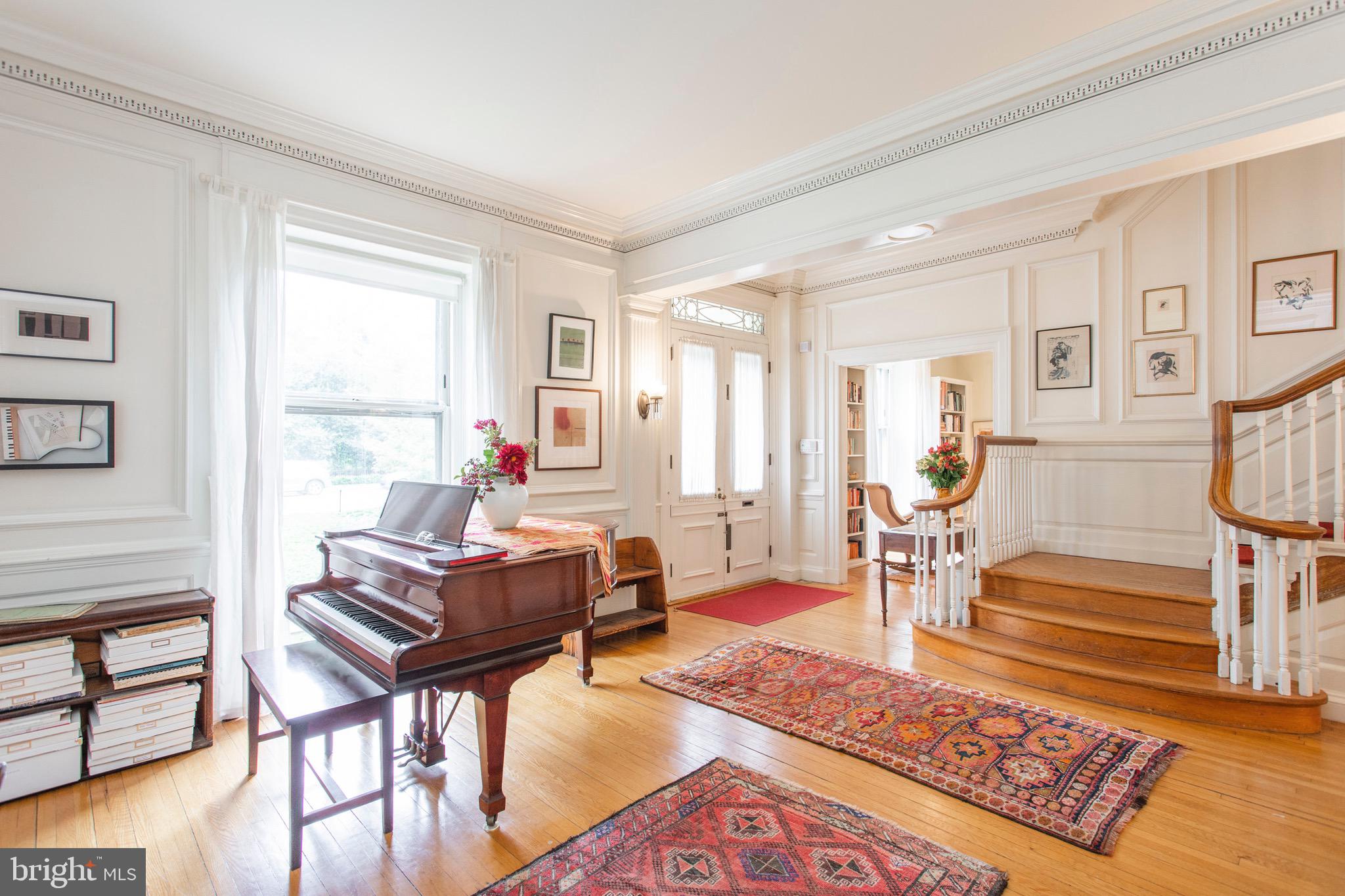 CHESTNUT HILL - Residential