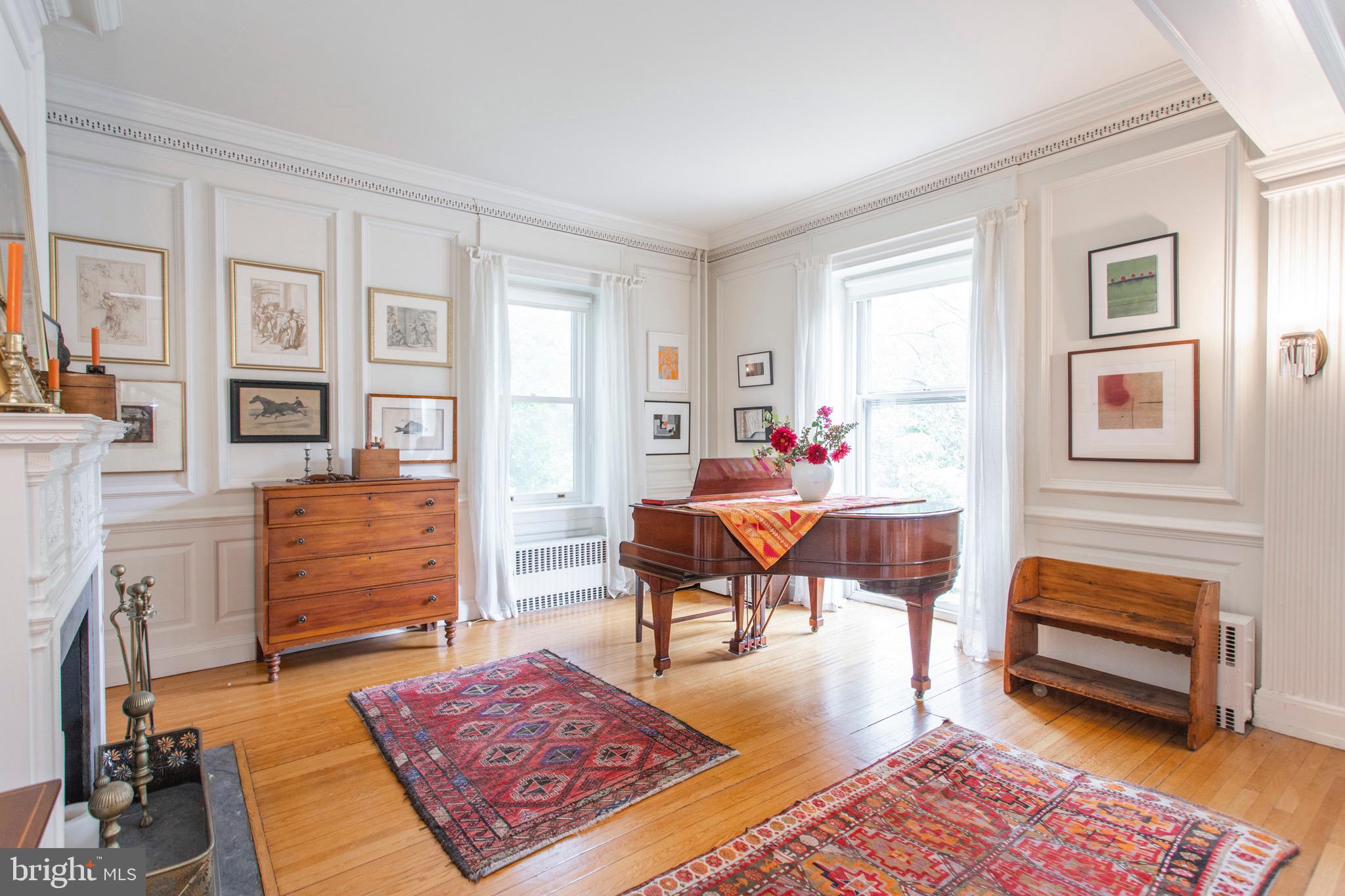 CHESTNUT HILL - Residential