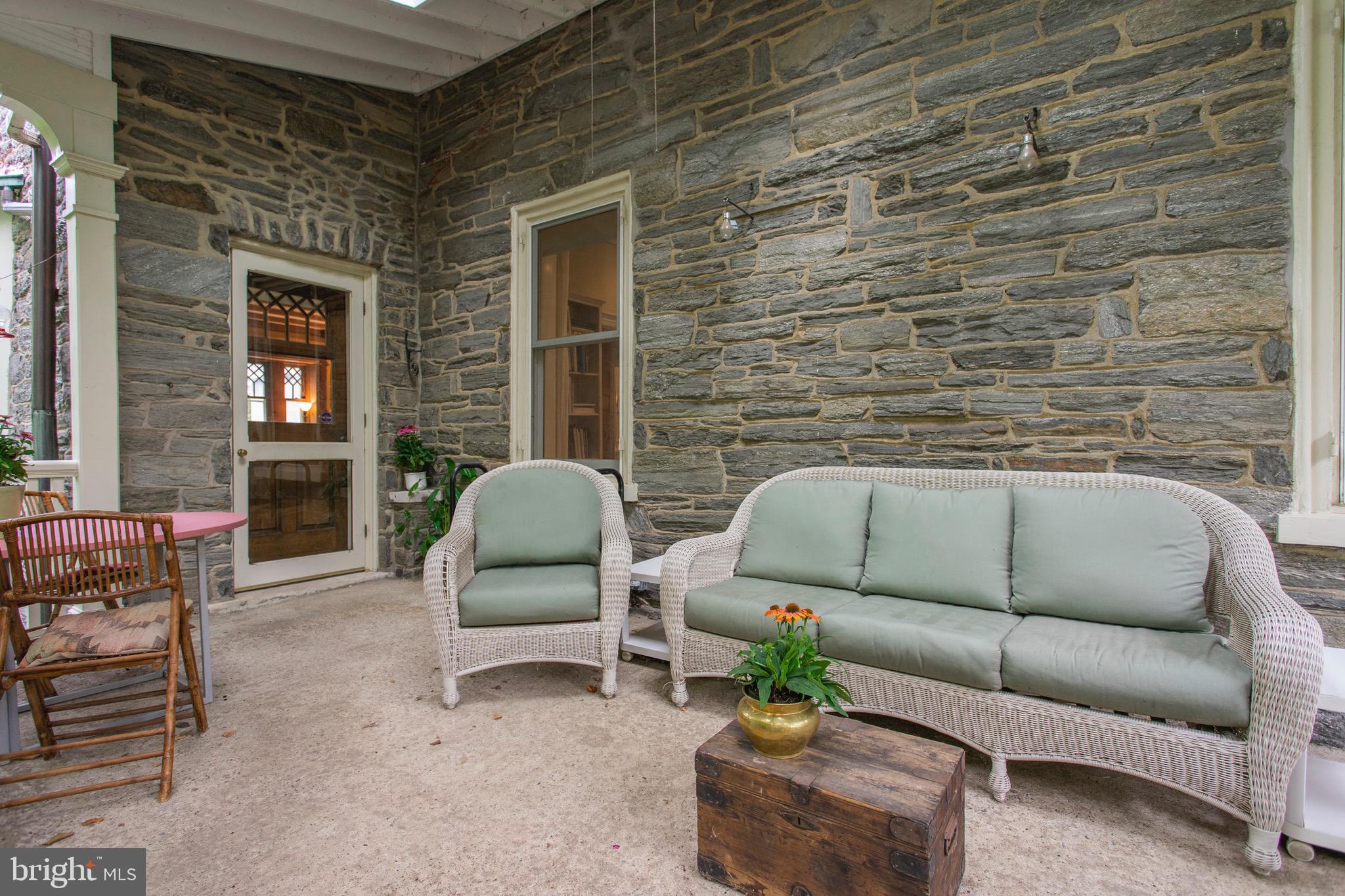 CHESTNUT HILL - Residential