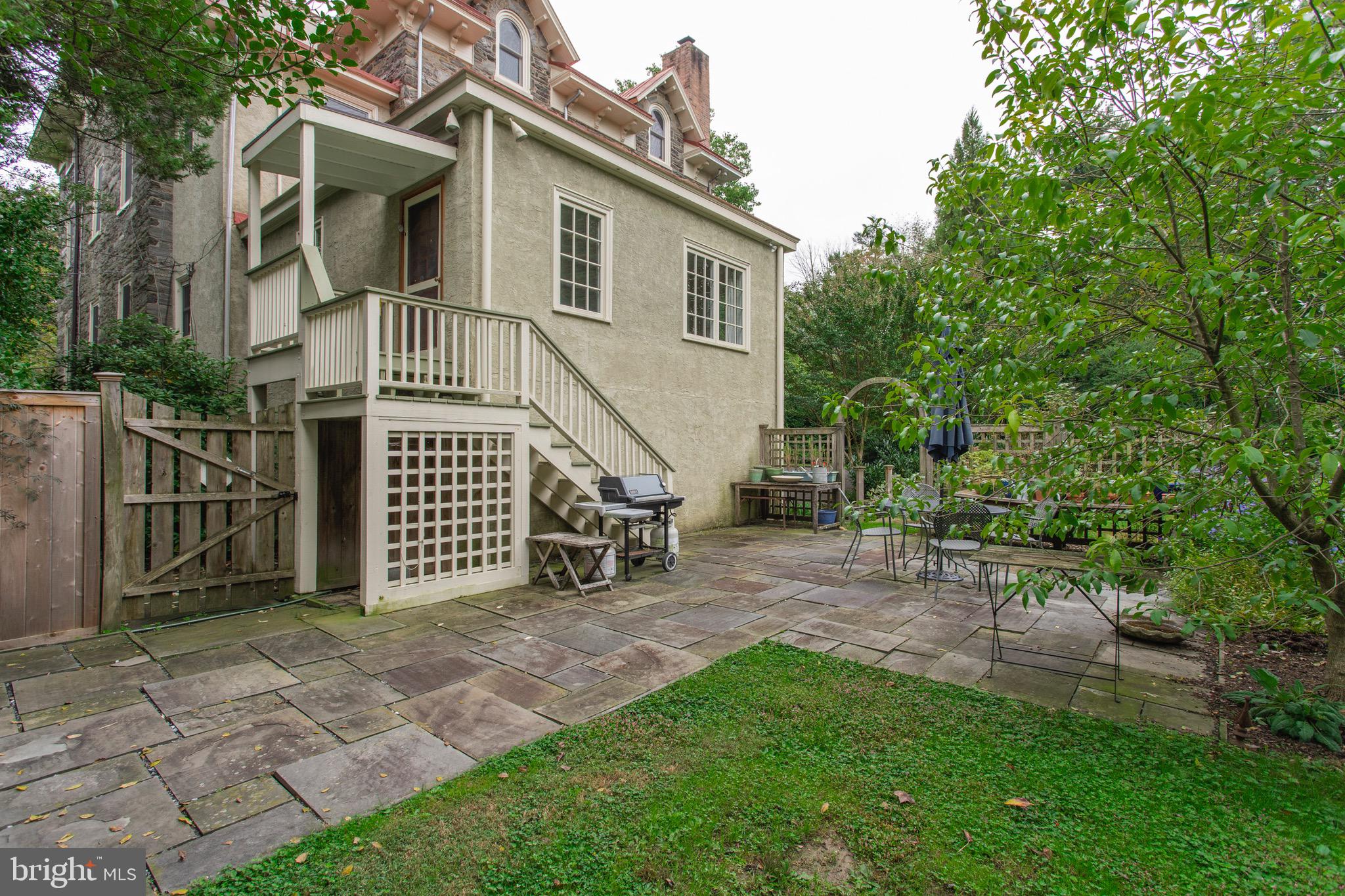 CHESTNUT HILL - Residential