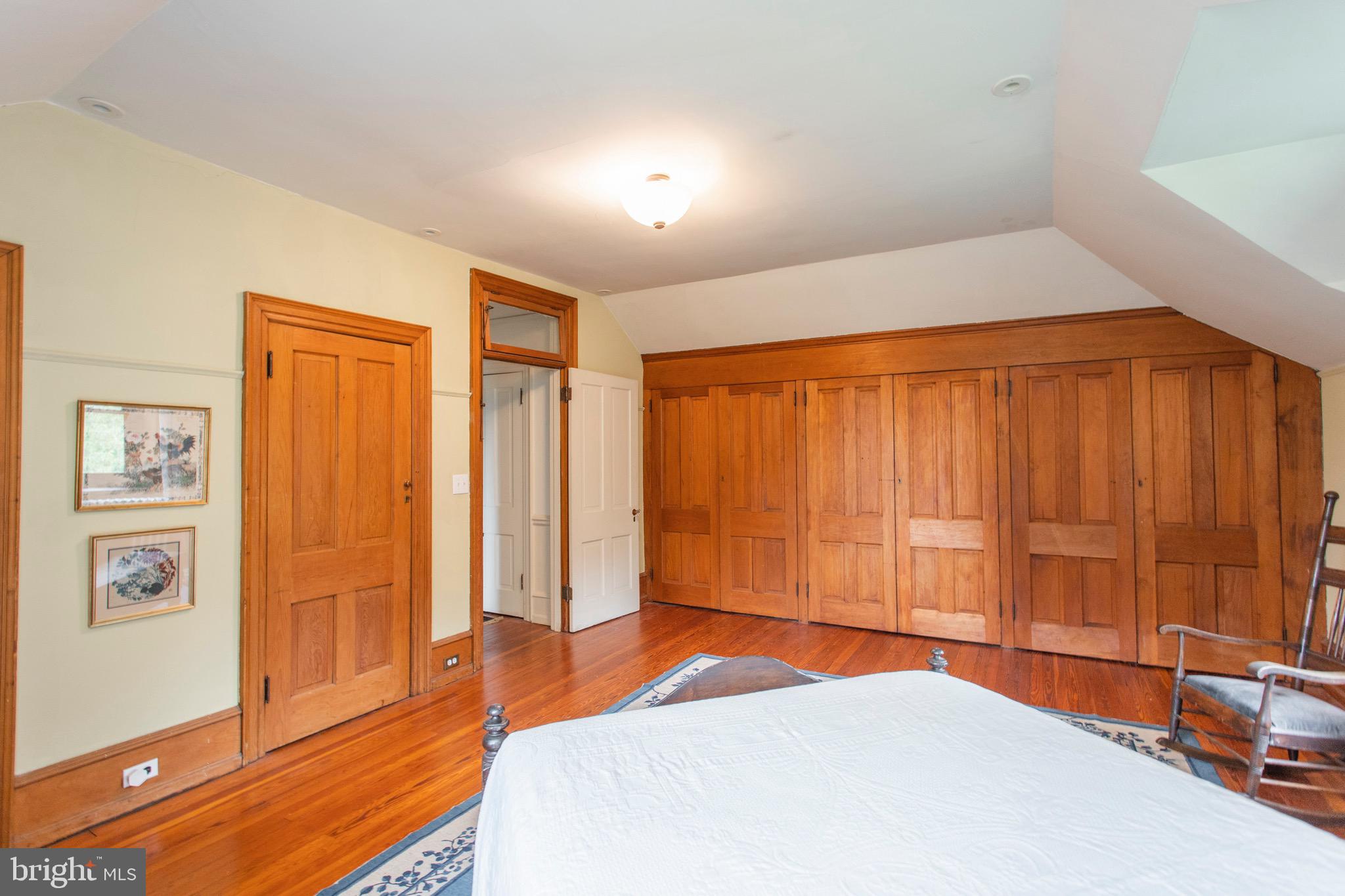 CHESTNUT HILL - Residential