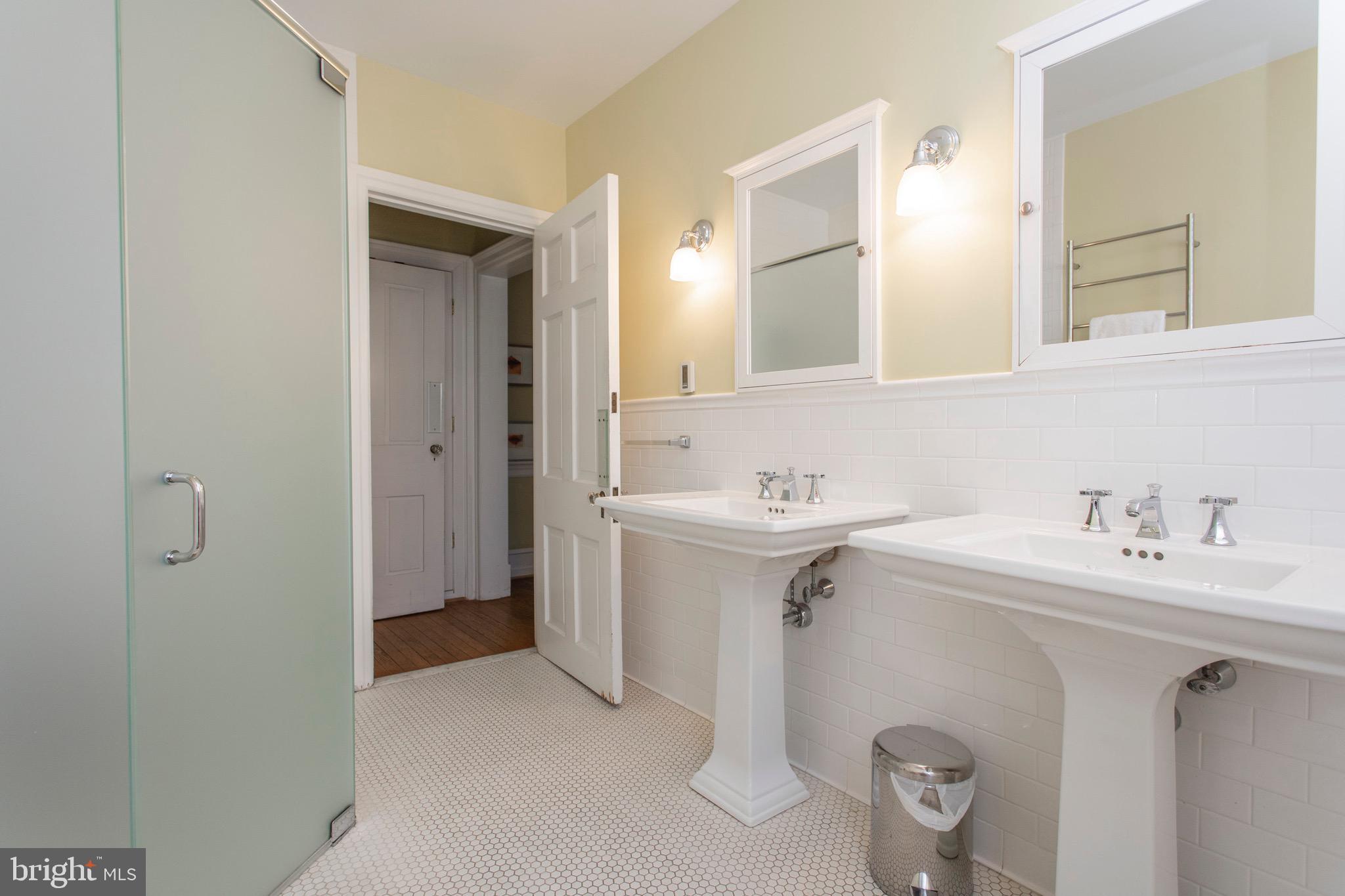 CHESTNUT HILL - Residential