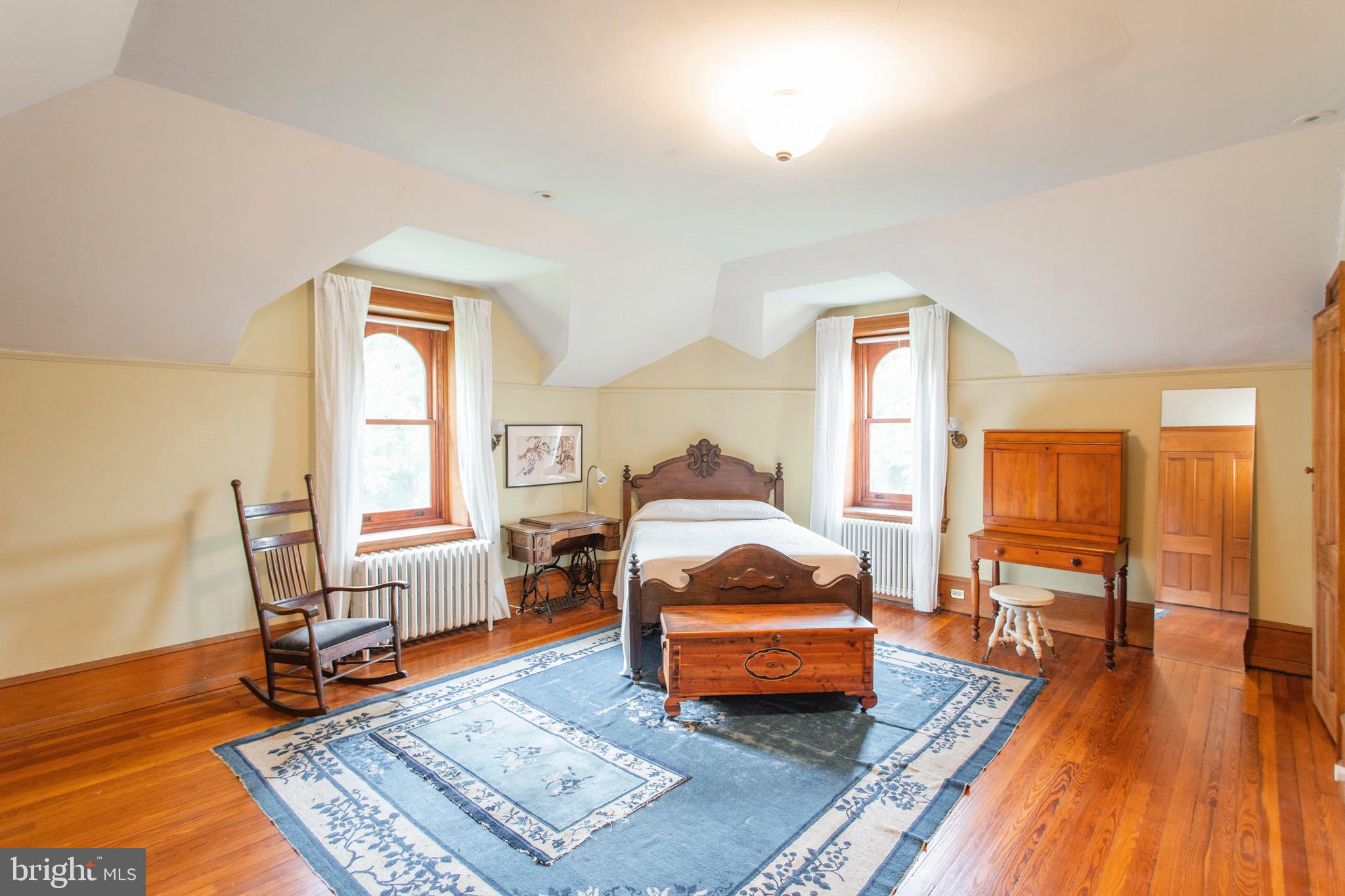 CHESTNUT HILL - Residential