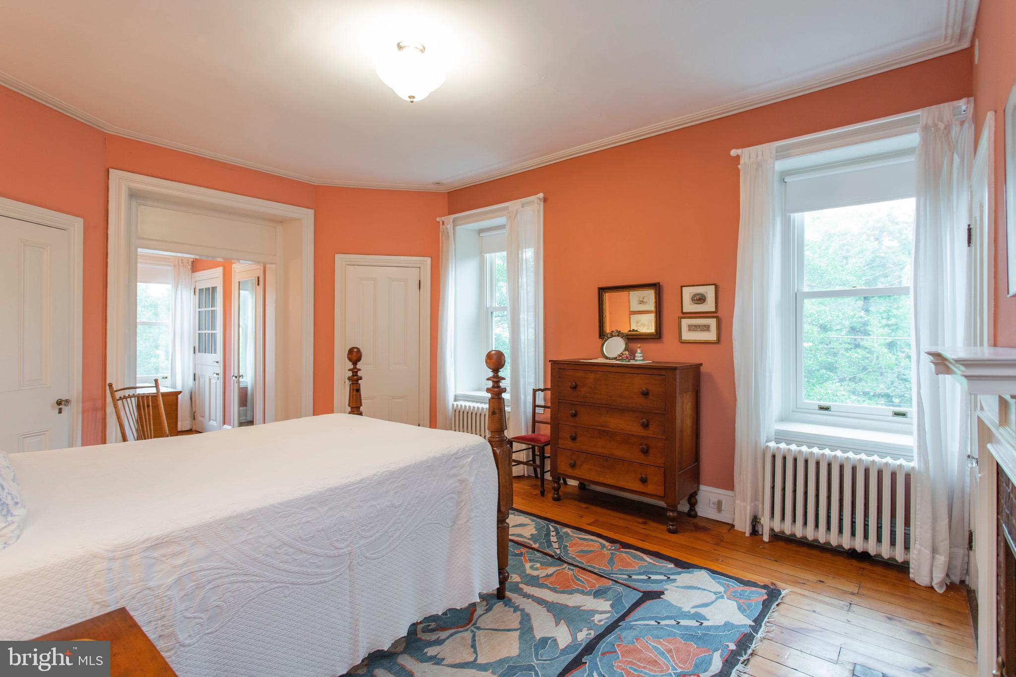 CHESTNUT HILL - Residential