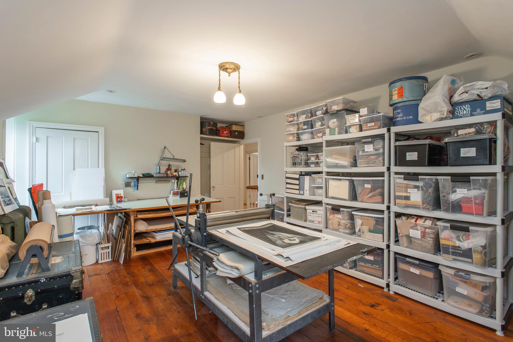 CHESTNUT HILL - Residential