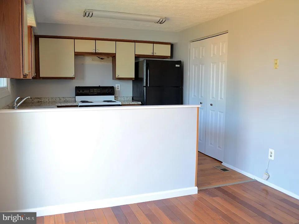 49 ROCKY BROOK COURT